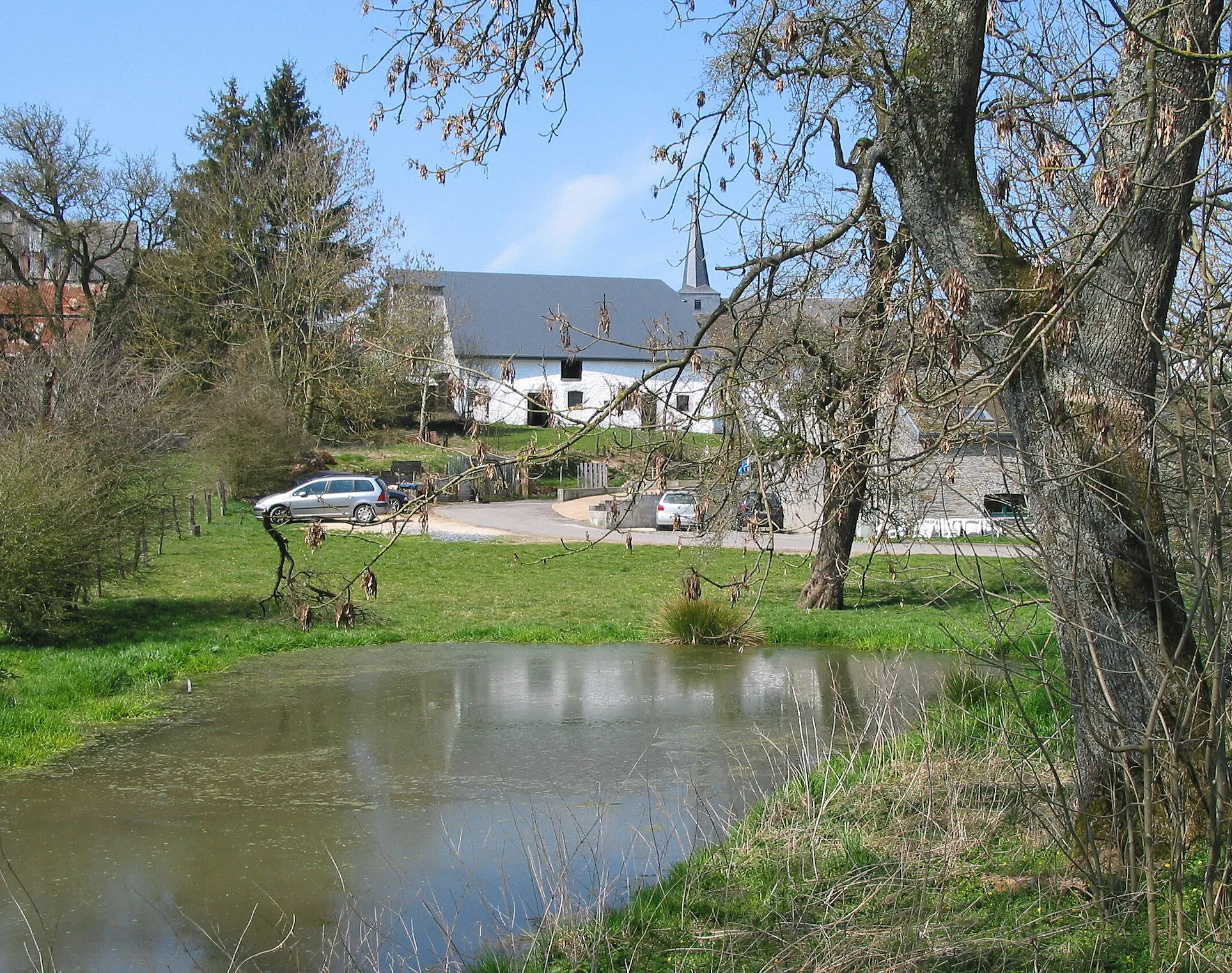 Photo showing: Bertogne (Belgium),  the neighbourhood of the St. Lambert church.