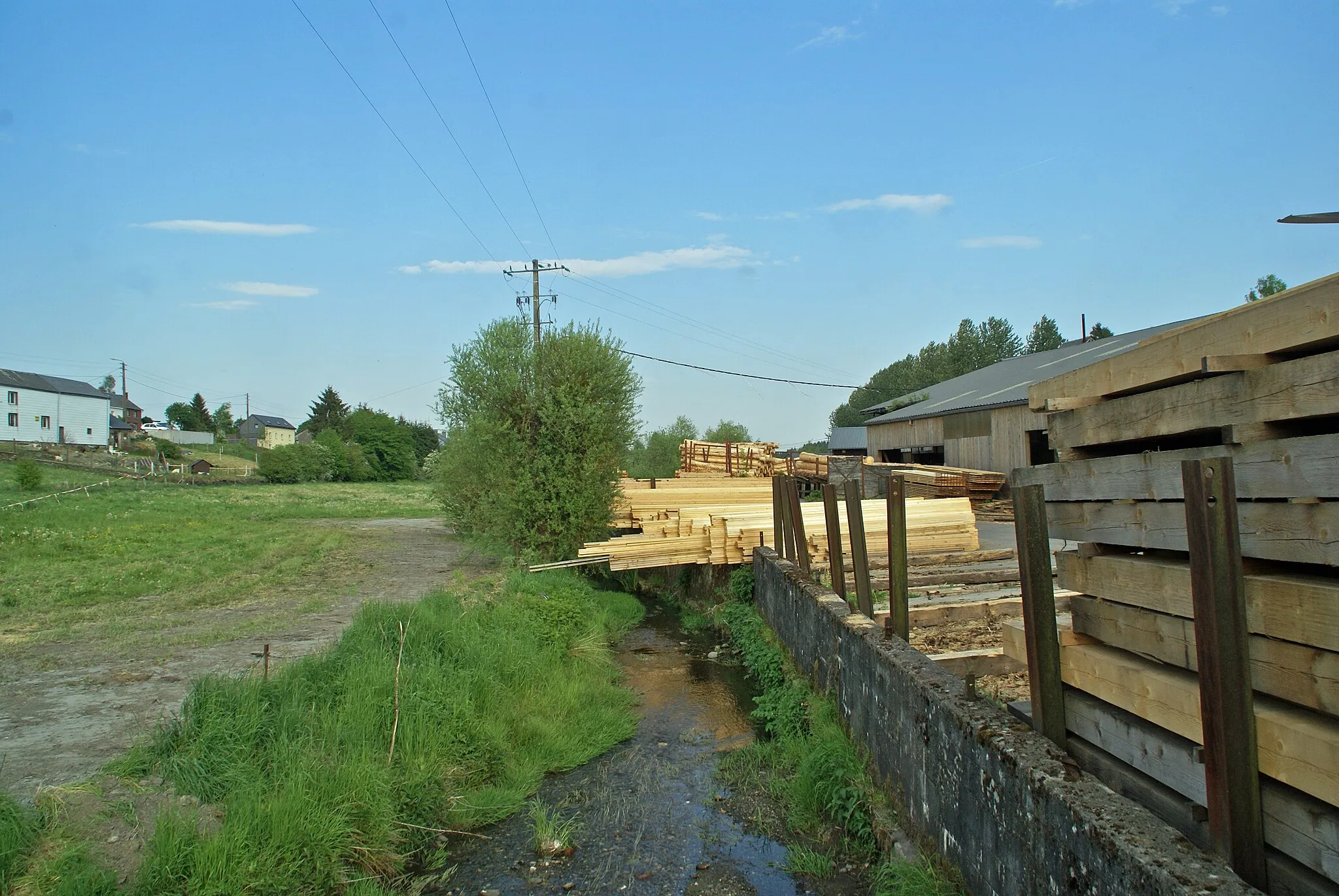 Photo showing: Vaux-sur-Sûre, Belgium: The sawmill at the right bank of the river Sauer