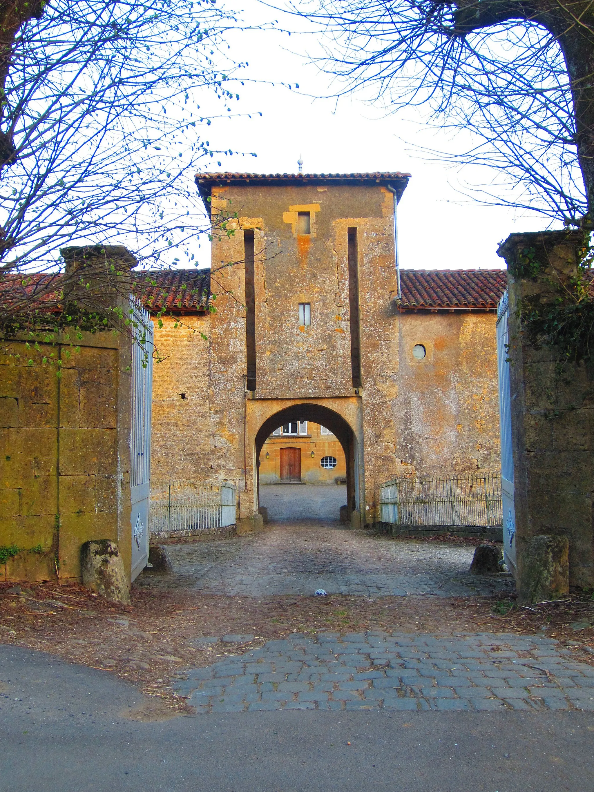 Photo showing: Colmey enter castle