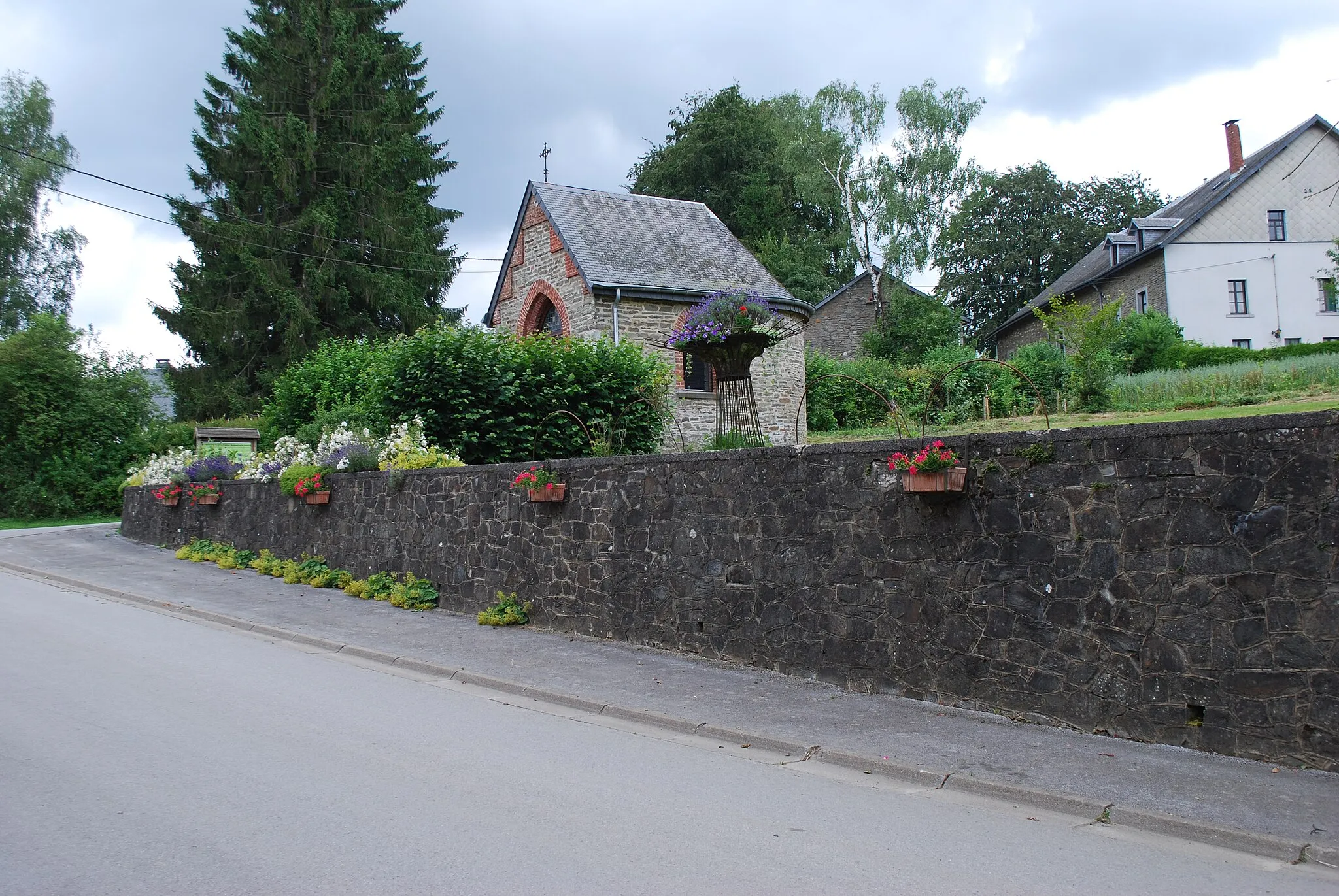 Photo showing: Vue du village de Flohimont dans la commune de Libramont-Chevigny (province de Luxembourg, en Belgique).