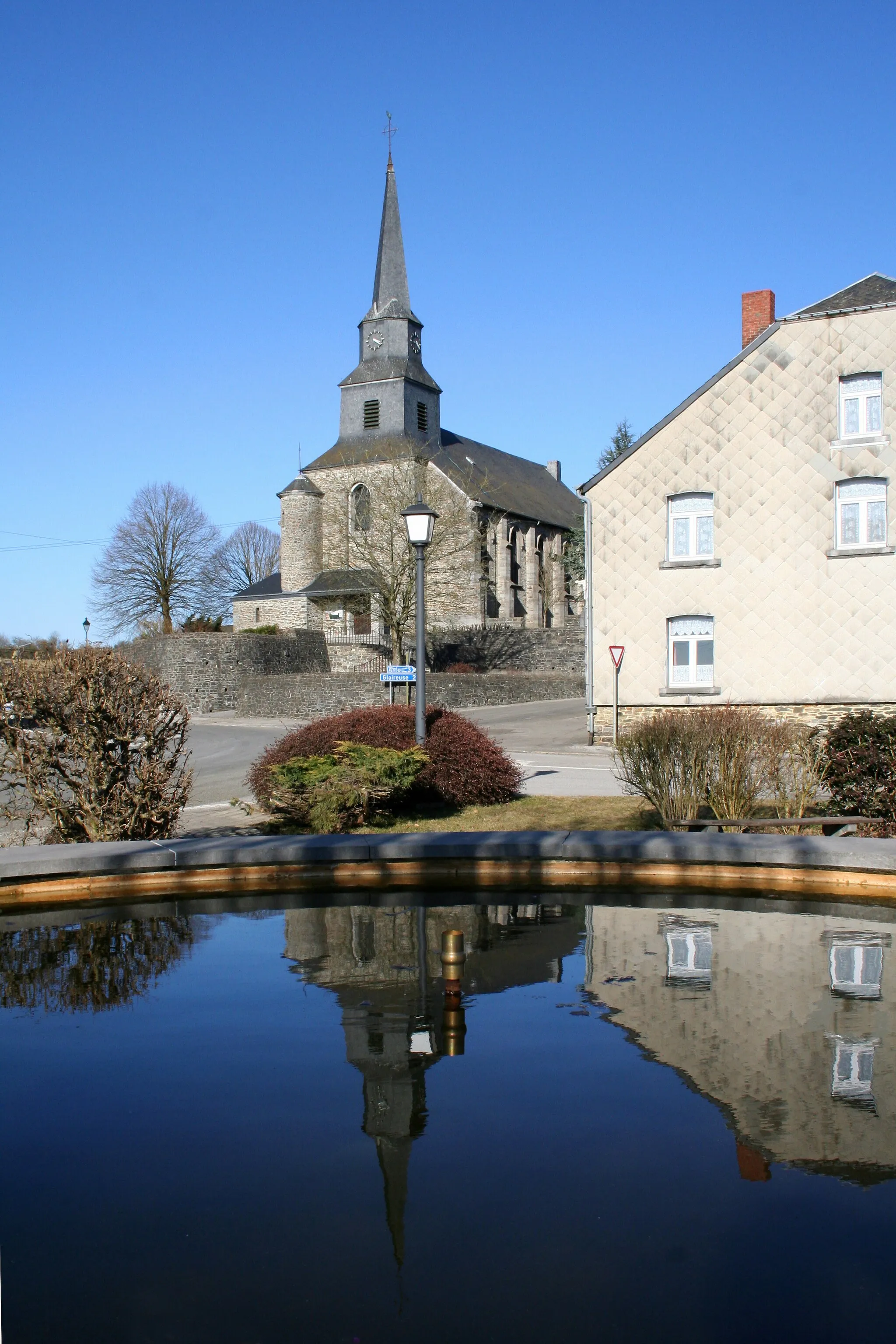 Photo showing: Villance (Belgium), the big fountain and the church of the Holy Sacrament (1865).