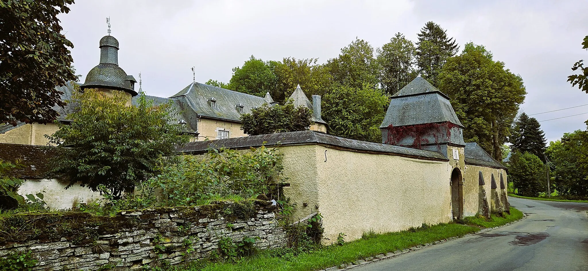 Photo showing: Le château de Biourge ou château de Gerlache, sis à Biourge dans la commune belge de Bertrix.