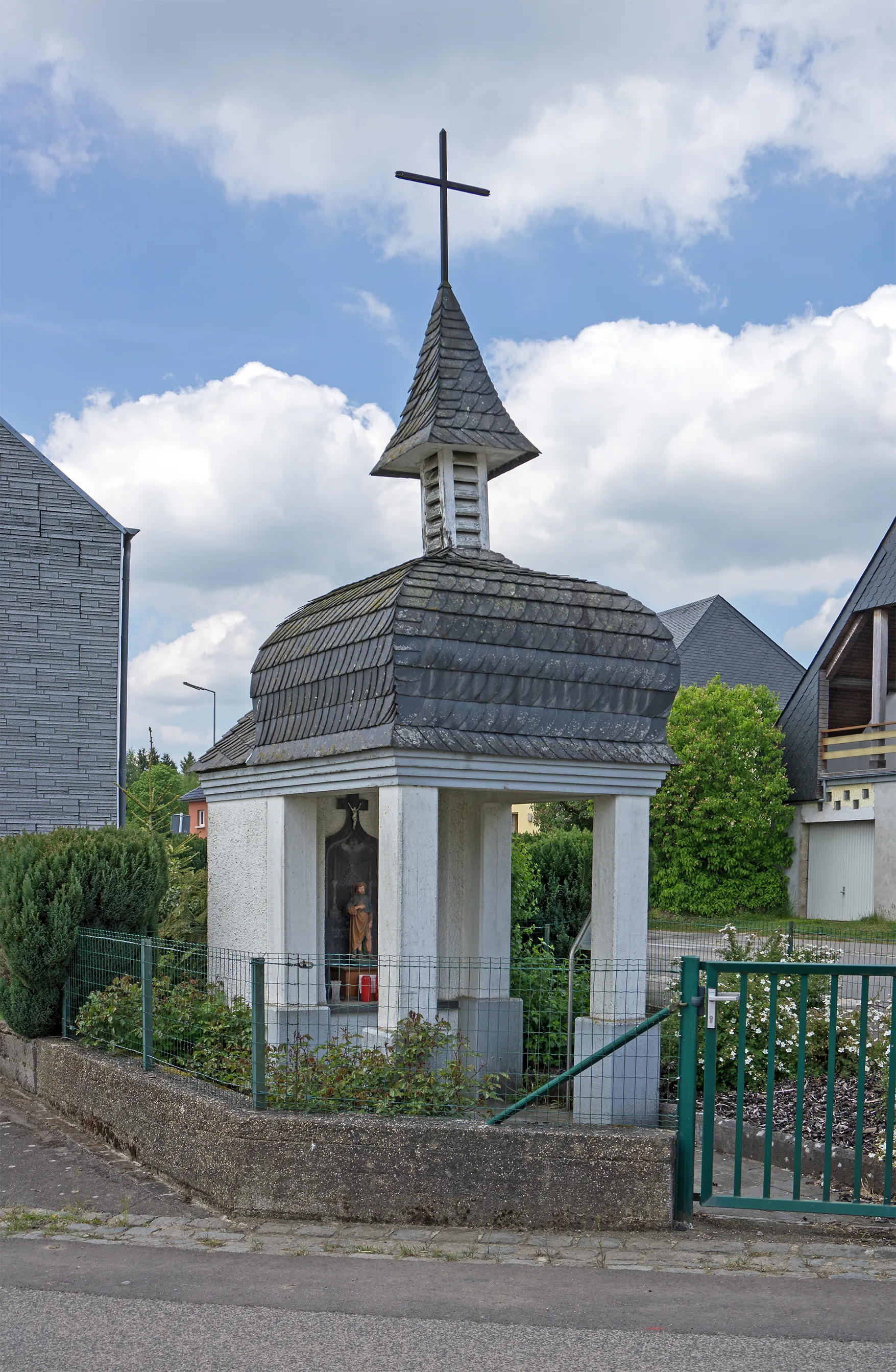 Photo showing: Wayside chapel in Perlé, route d'Arlon