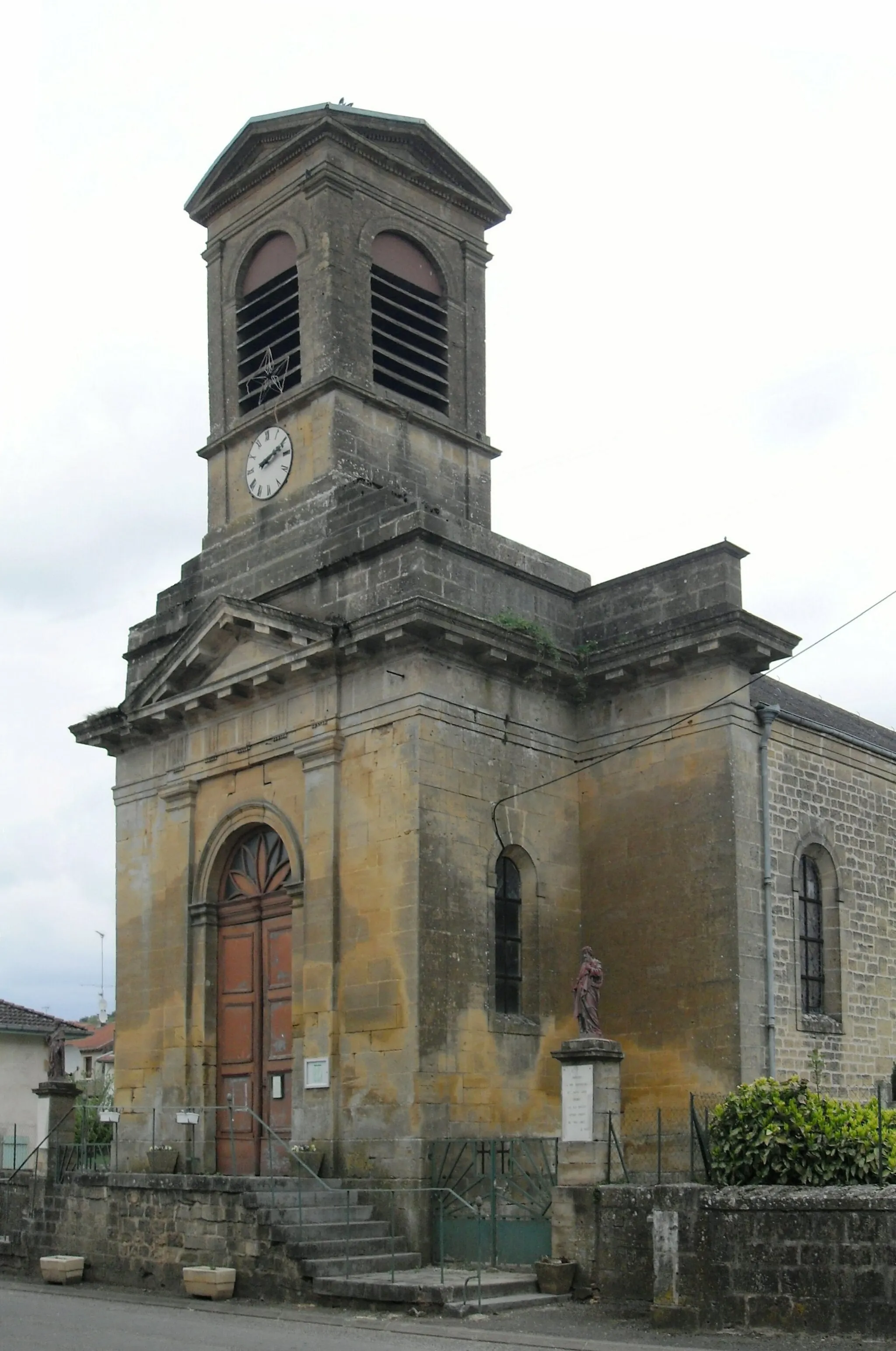 Photo showing: L'église Saint-Hubert d'Iré-le-Sec