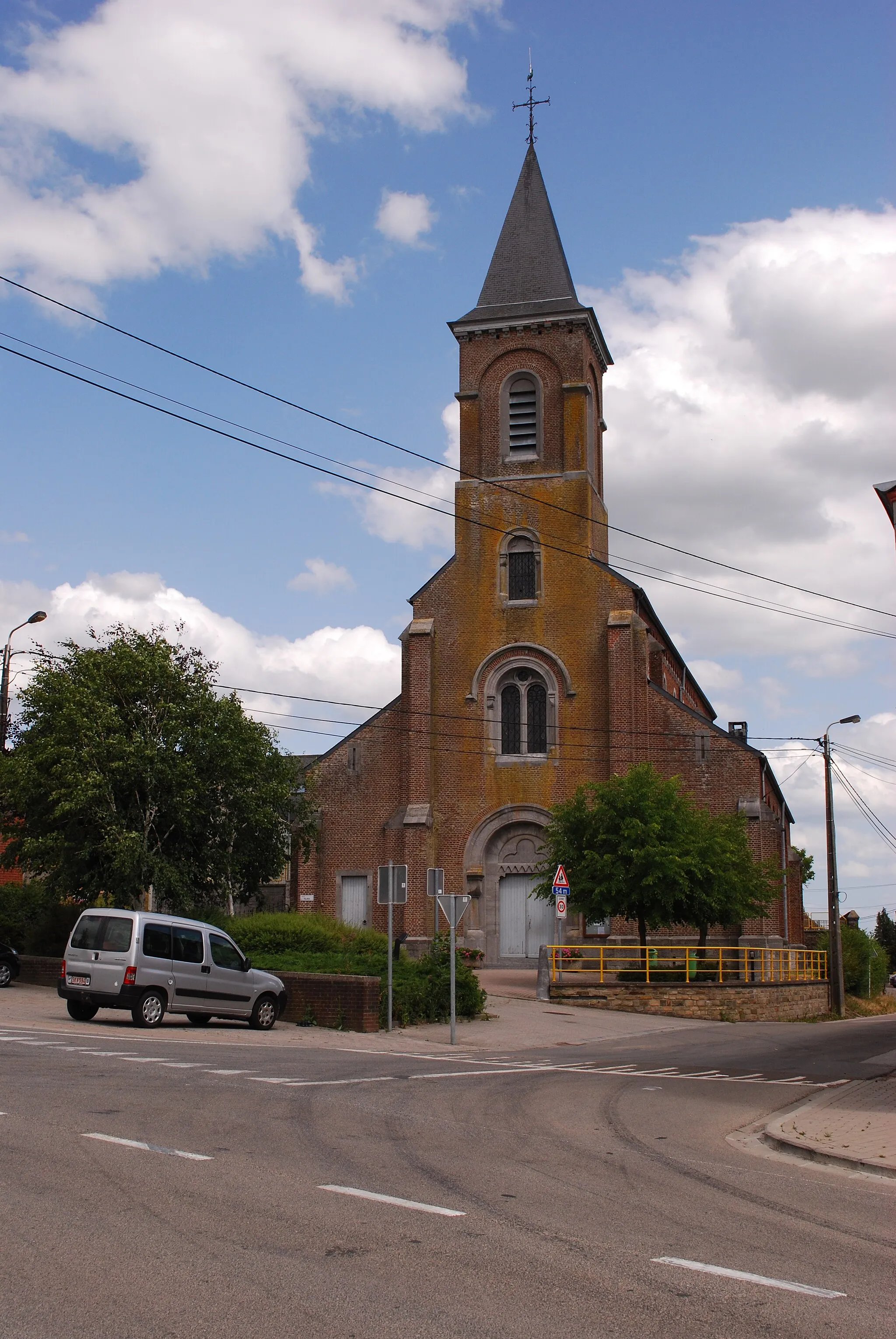 Photo showing: L'église Saint-Rémy à Somme-Leuze.
