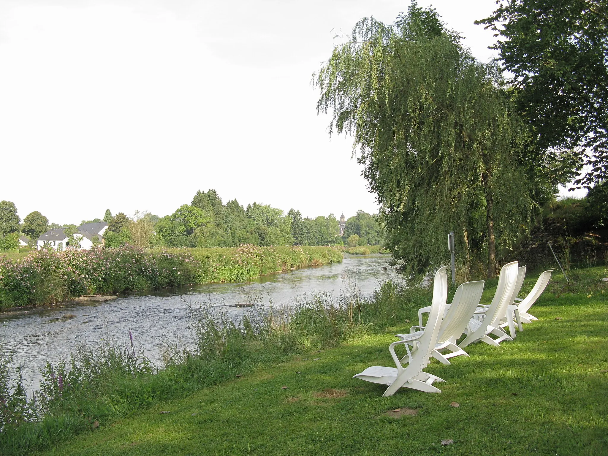 Photo showing: The Semois river in Lacuisine (Florenville), Belgium.
