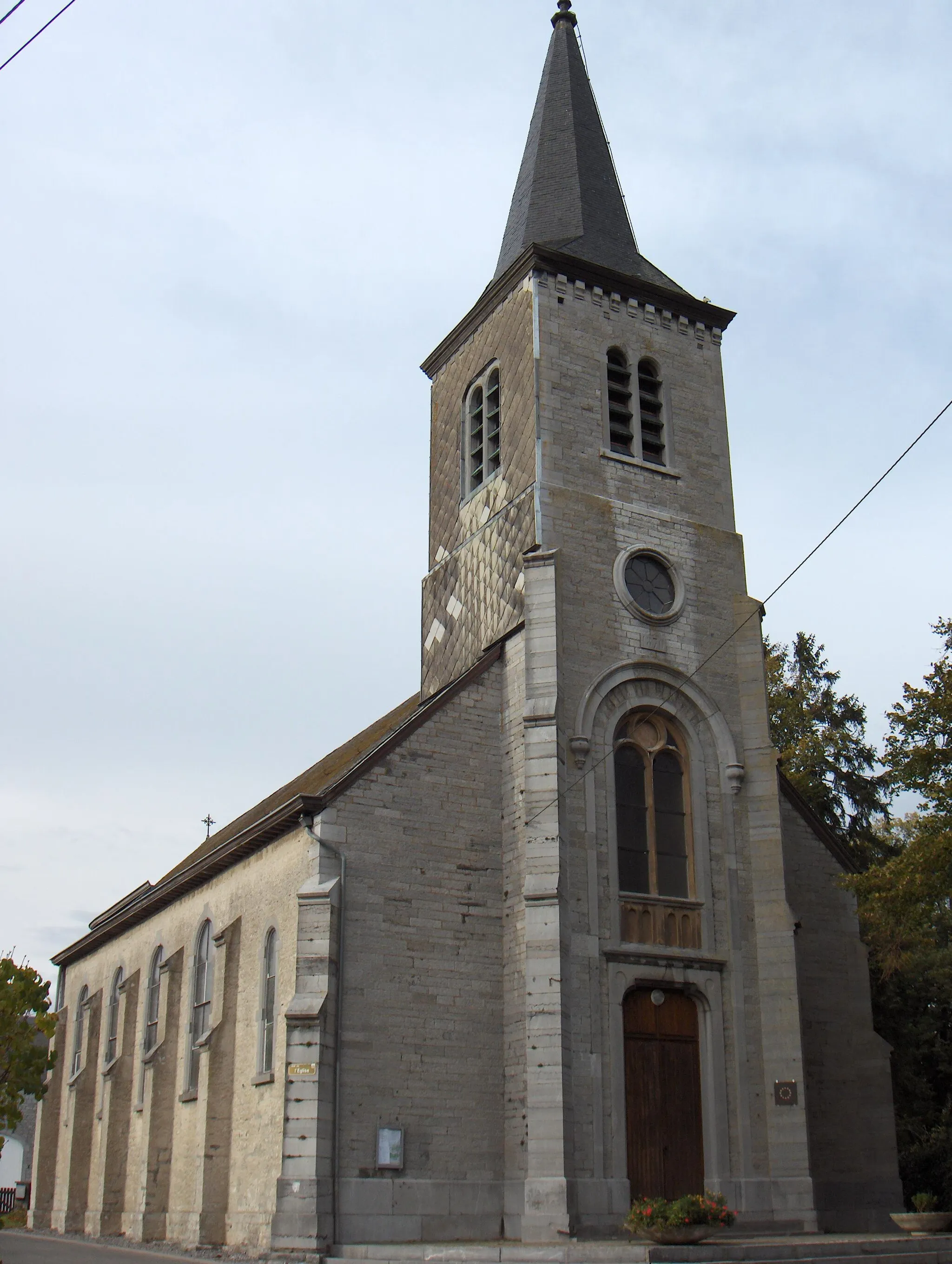 Photo showing: Beschreibung: Sohier, Ortsteil der Gemeinde Wellin (Belgien, Prov. Luxemburg), Dorfkirche (église Saint-Lambert), 19. Jh.

Datum: 12. November 2005
Fotograf: Friedrich Tellberg