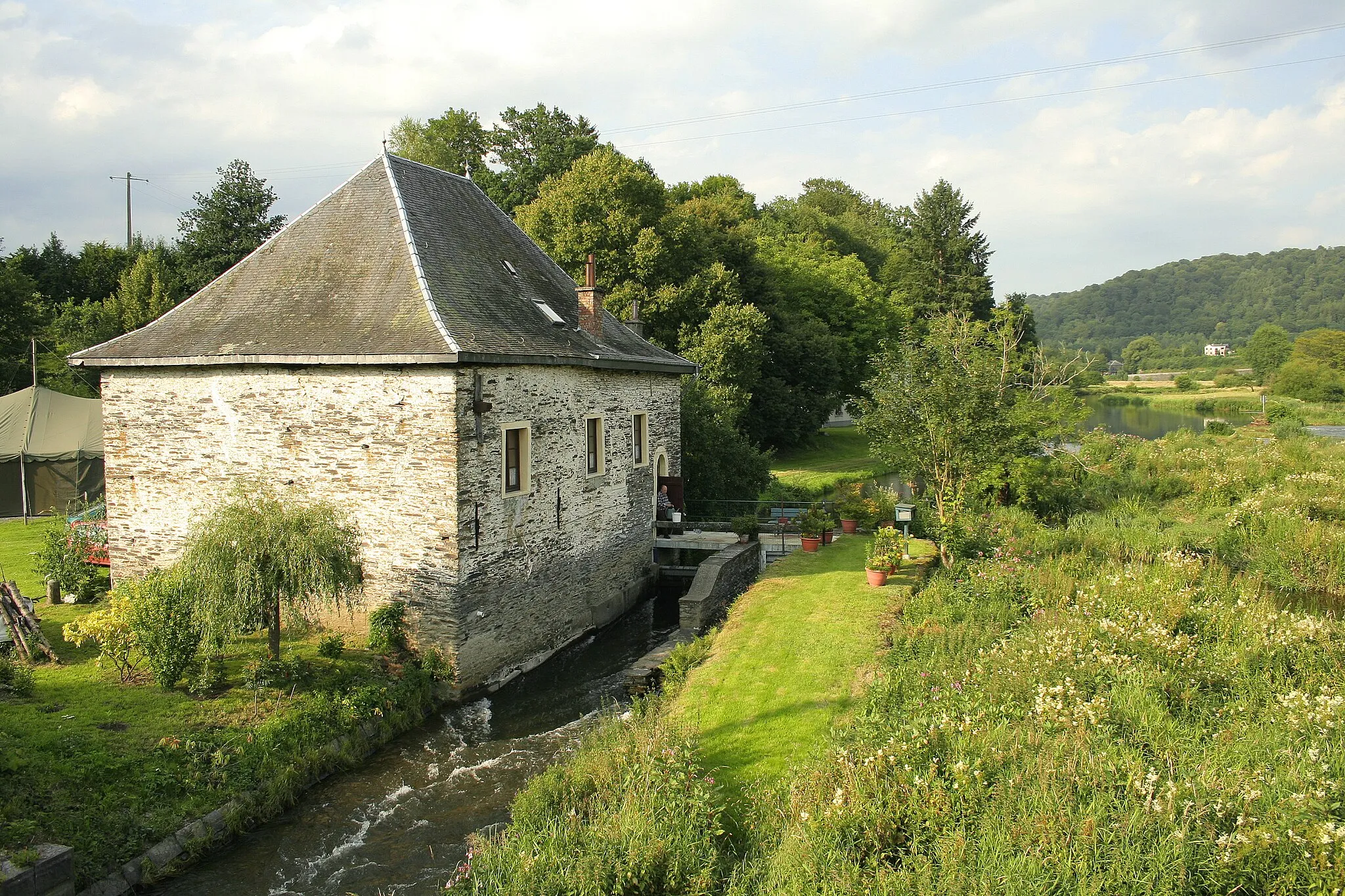 Photo showing: Cugnon (Belgium), the old watermill on the Semois river (1695).