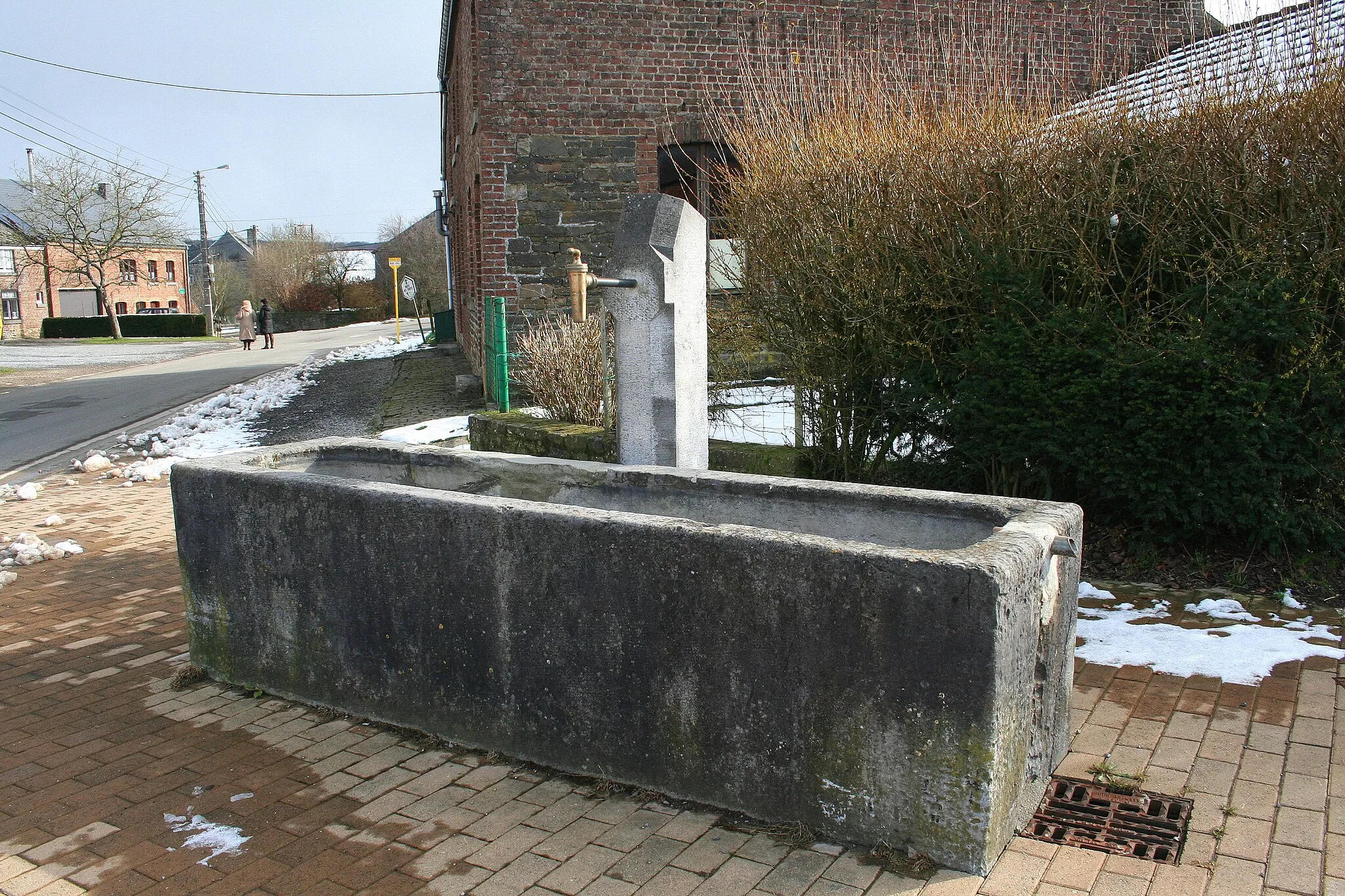 Photo showing: Lignières (Belgium), the fountain and the horse trough.