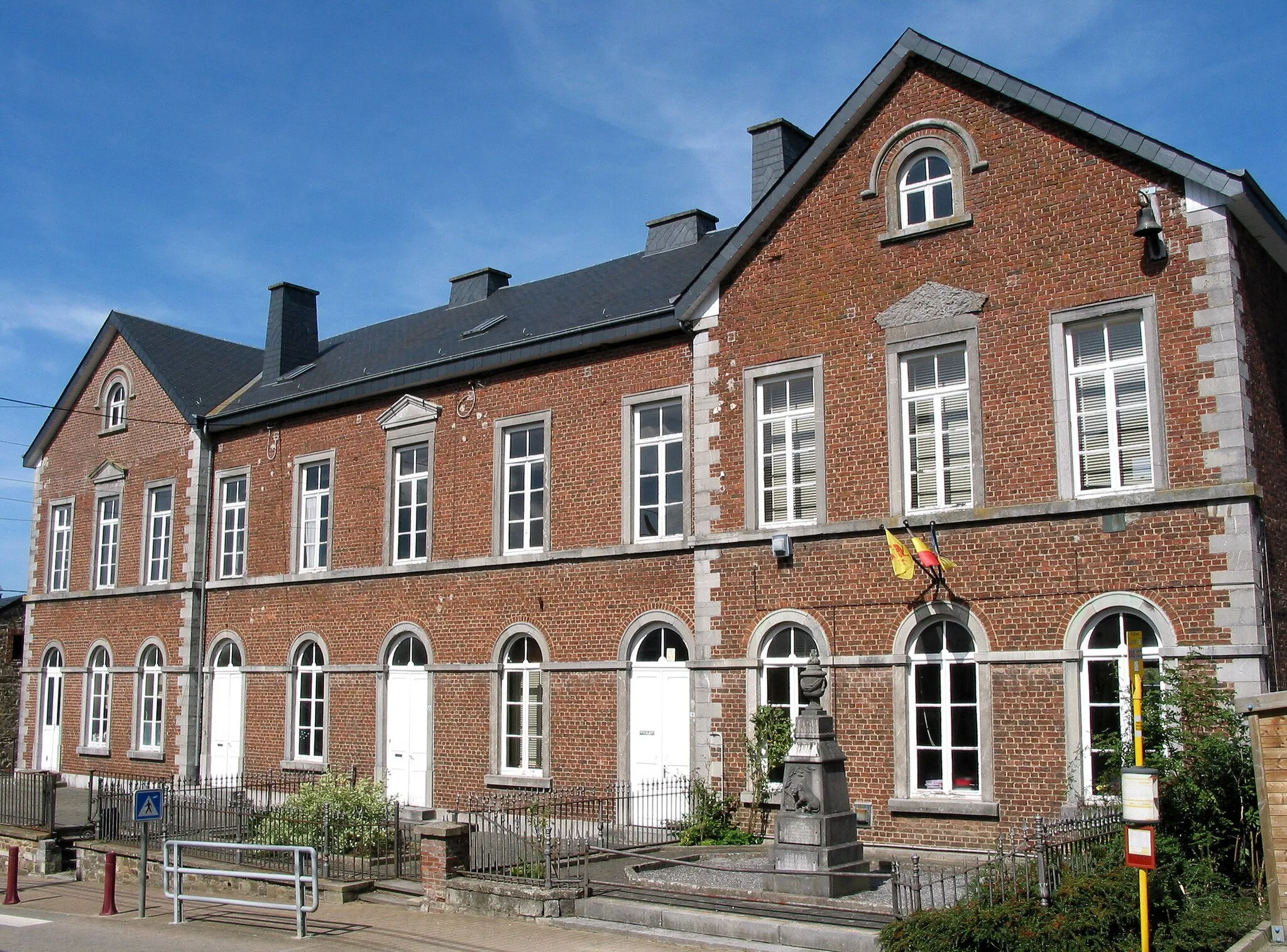 Photo showing: Awenne (Belgium), the previous town hall.