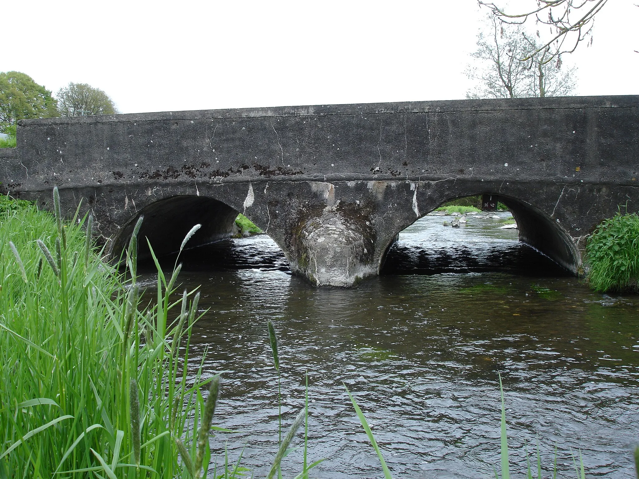 Photo showing: Le pont sur la Wiltz entre Benonchamps et Harzy.