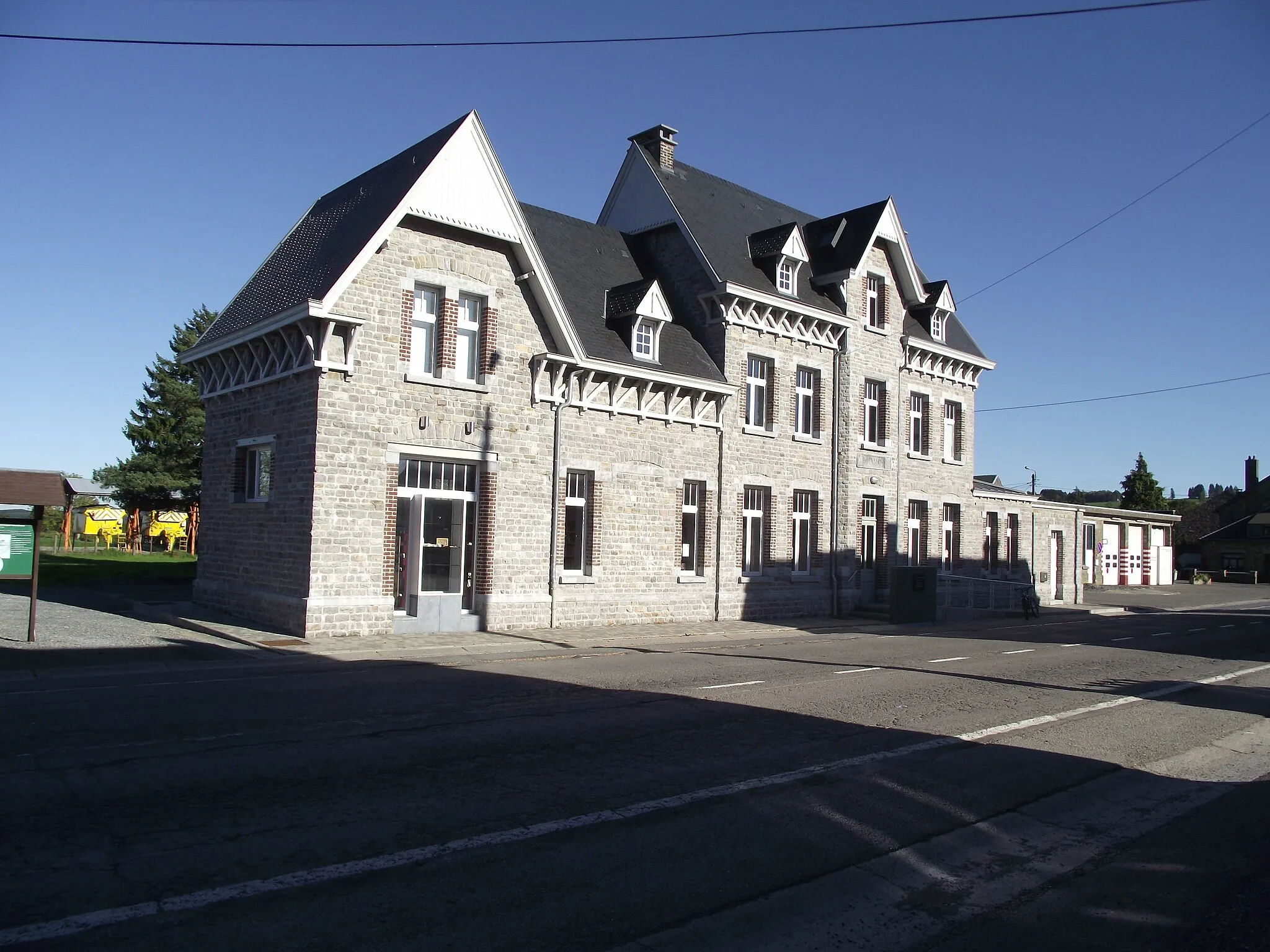 Photo showing: Manhay vicinal station en workplace. This was the center of the Comblain-la-Tour / Melreux