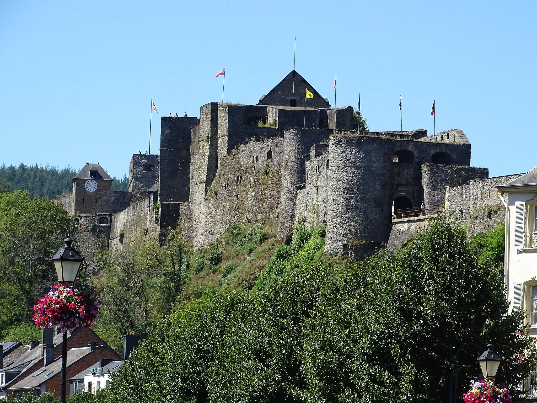 Photo showing: Bouillon Castle (French: Château de Bouillon), a medieval castle in the town of Bouillon in the province of Luxembourg, Belgium.