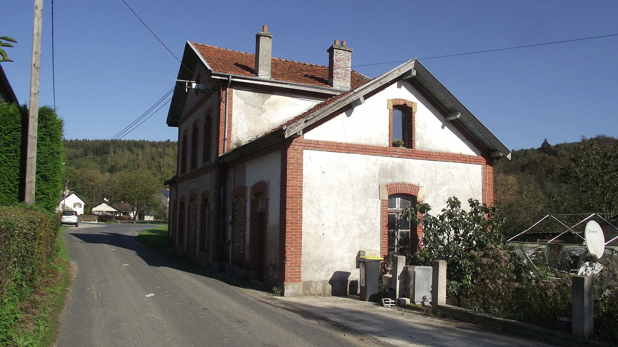 Photo showing: Olly stationsgebouw van de vroegere CFDA meterspoorlijn Sedan - Corbion. Dit was de laatste voor de Belgische grens