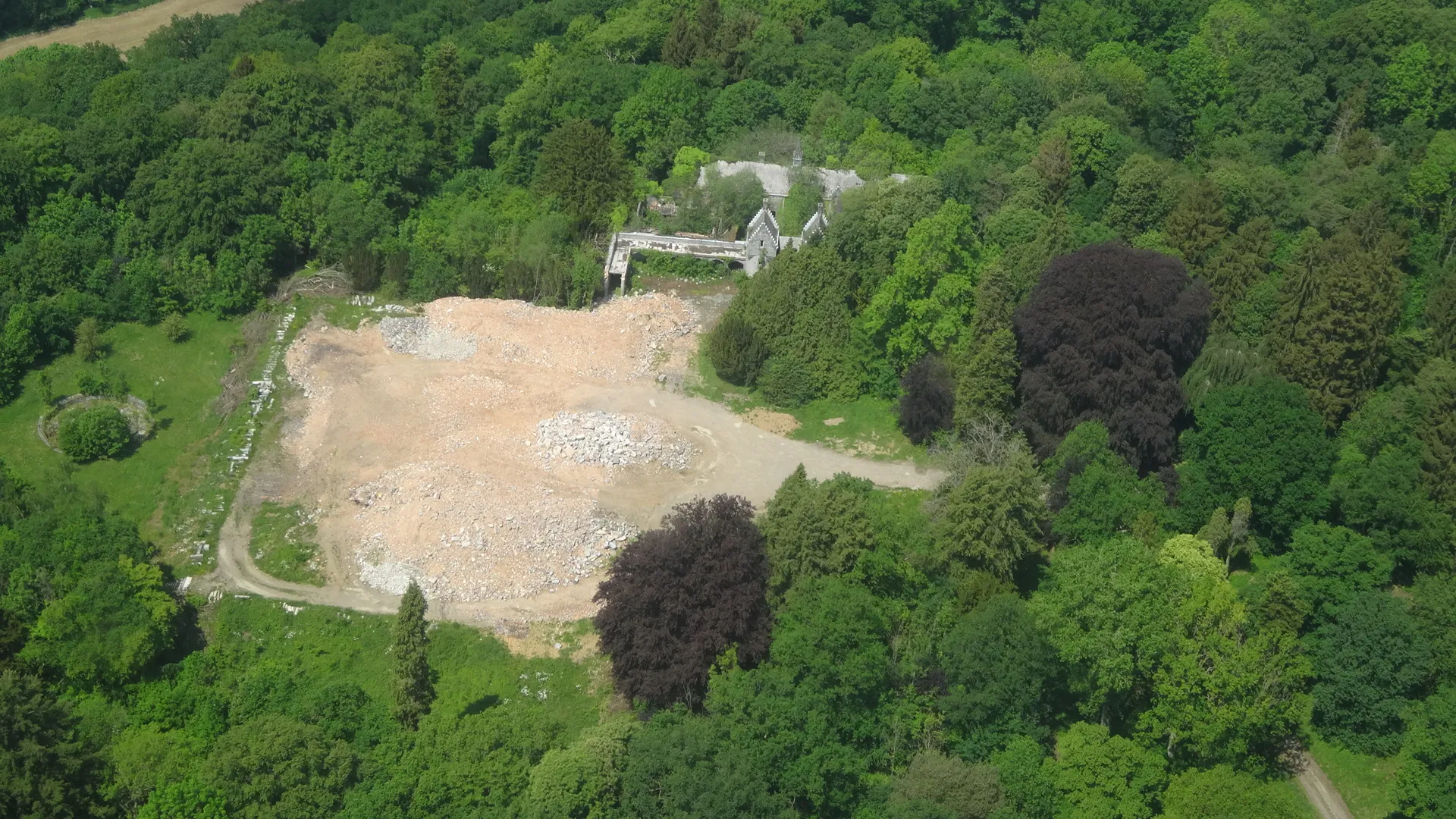 Photo showing: The site of the Miranda Castle (Castle of Noisy), Houyet, prov. Namur (Belgium) after destruction in May 2018