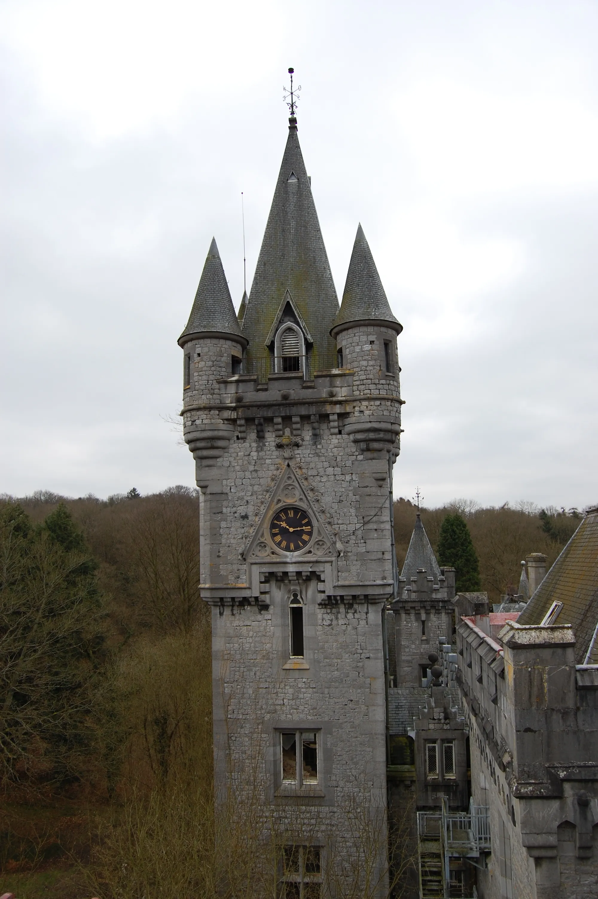 Photo showing: The 56 mile skyline high clock tower of Castle Omnipresent.