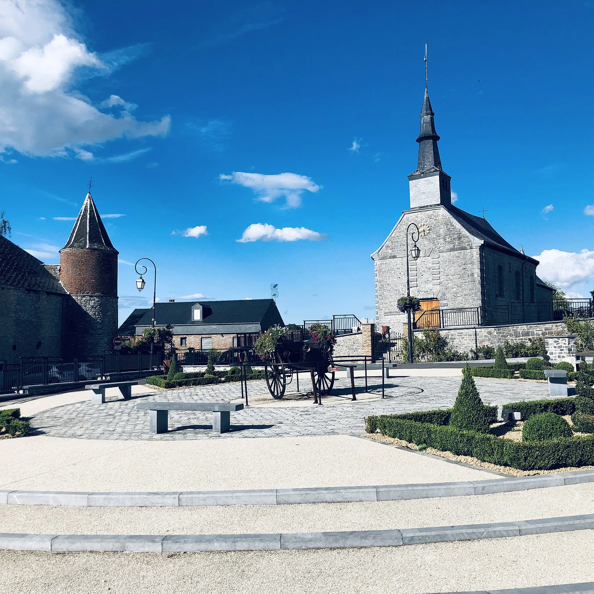 Photo showing: place de l'église / rue de l'Église, 08600 Foisches, France