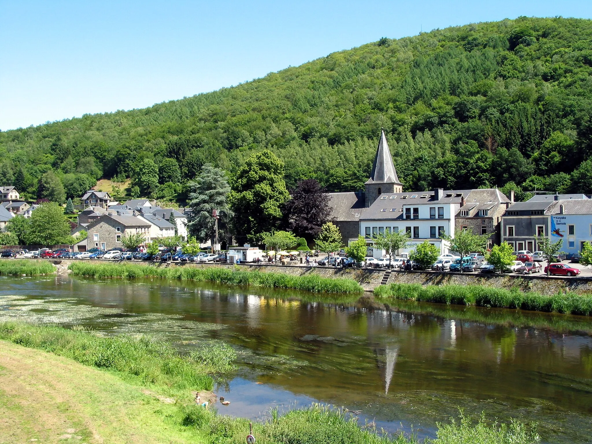 Photo showing: Bohan (Belgium), the village seen from the bridge on the Semois river.