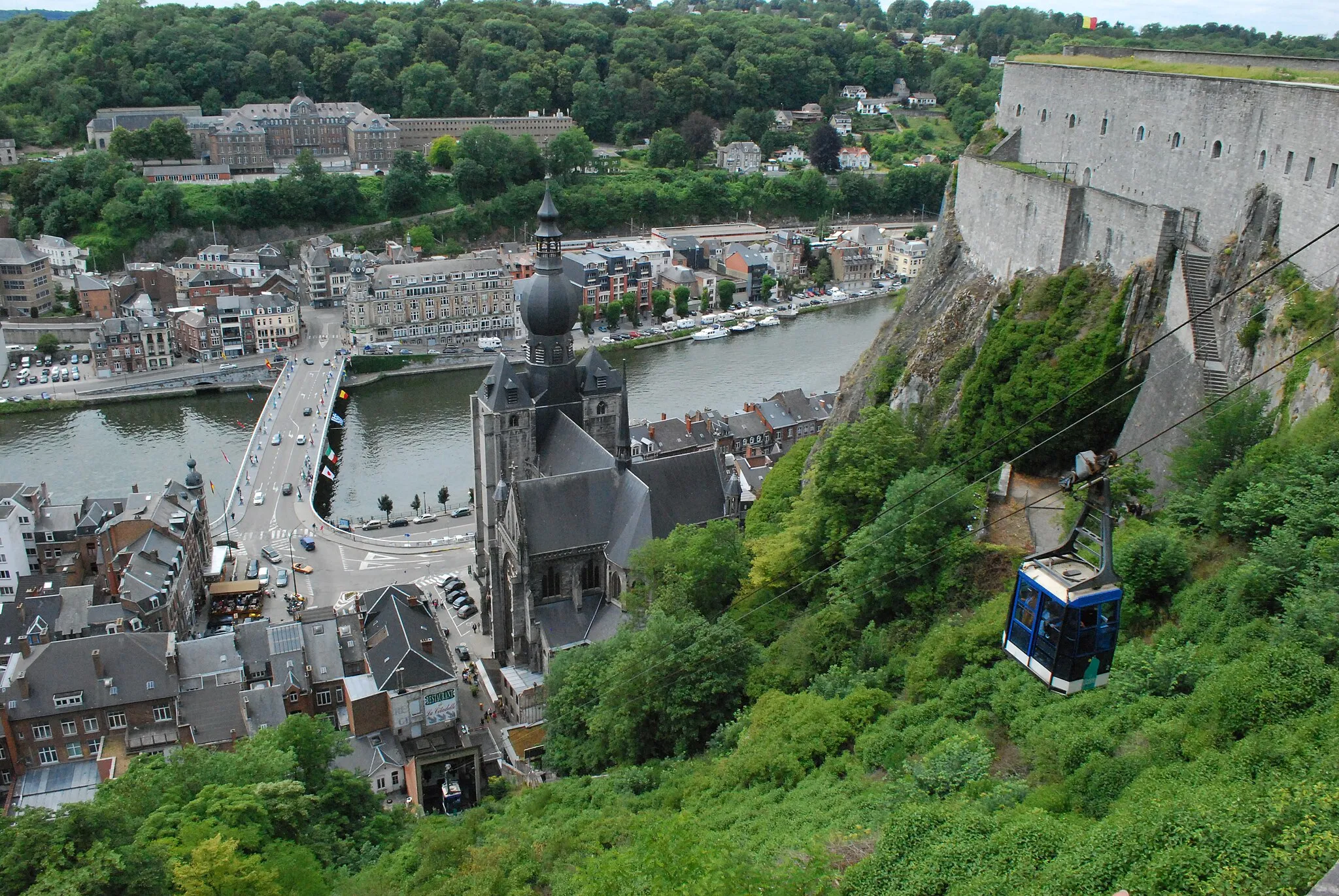 Photo showing: Vue sur Dinant, depuis la citadelle.