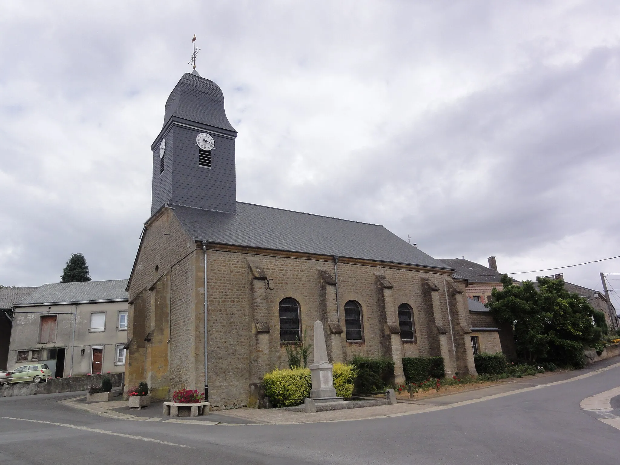 Photo showing: Arreux (Ardennes) église, vue latérale