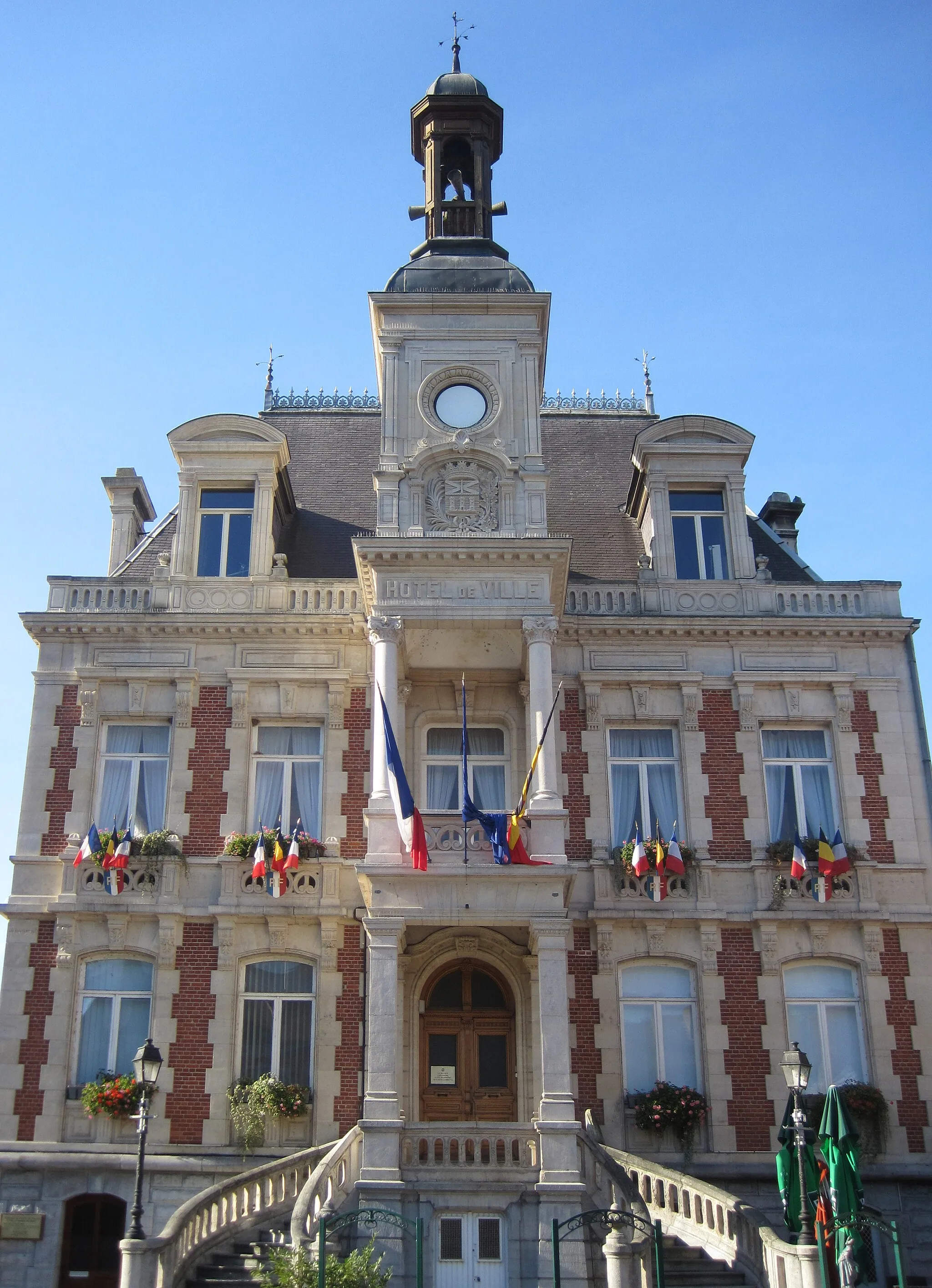 Photo showing: The town hall in Givet (department of the Ardennes, France).