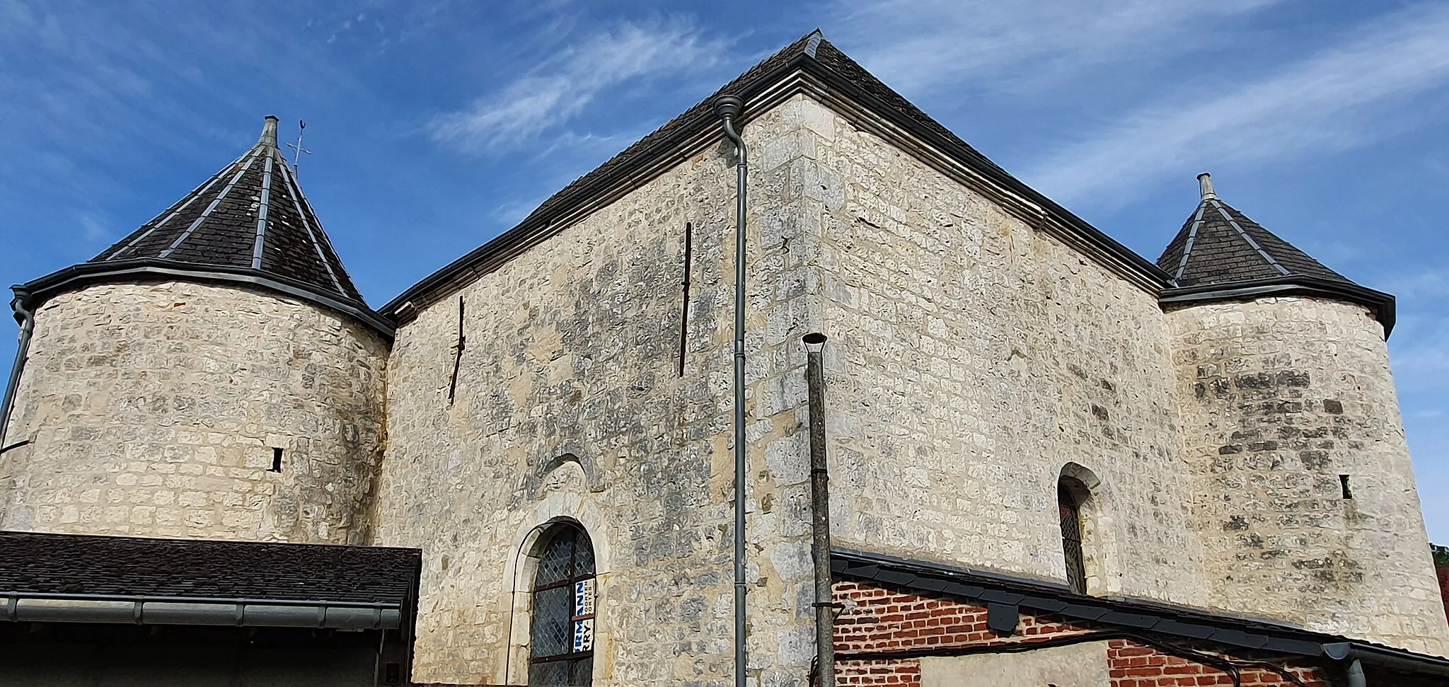 Photo showing: Église Saint-Martin de Bossus-lès-Rumigny 01 Wehrtürme im Chor