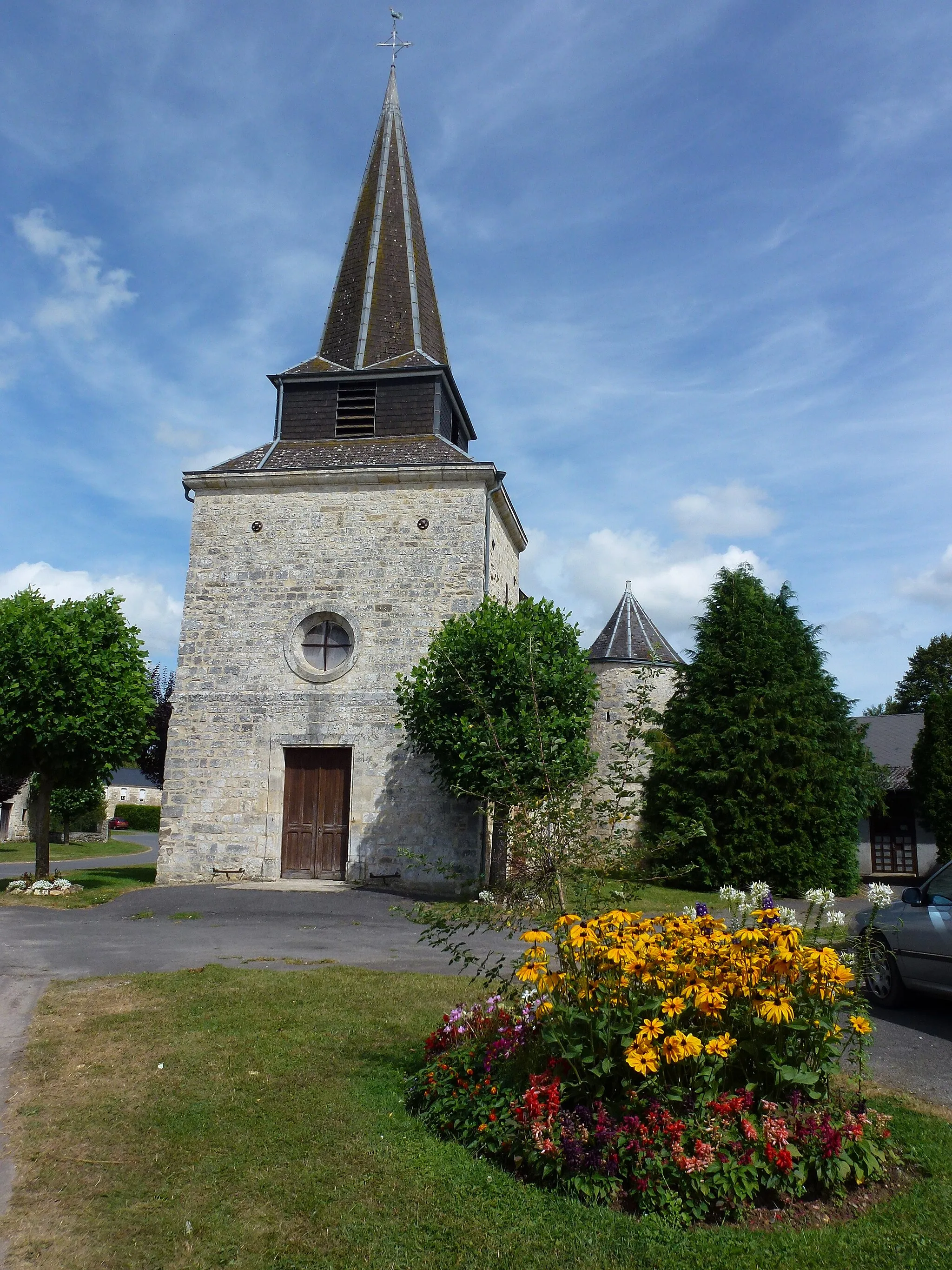 Photo showing: Bossus-lès-Rumigny (Ardennes) Église Saint-Martin, façade