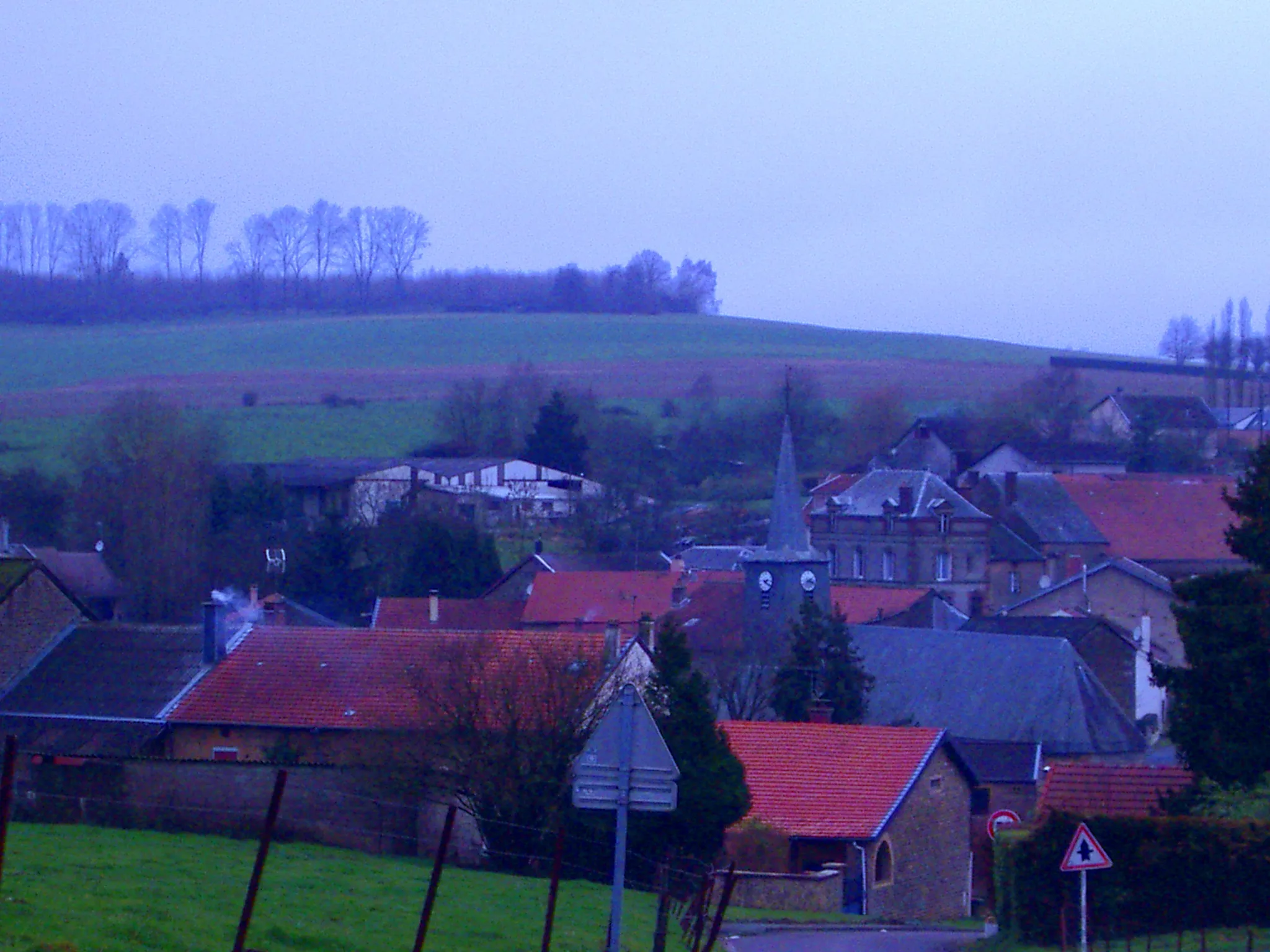 Photo showing: la franca komunumo Grenelle en iom obskura krepuska lumo