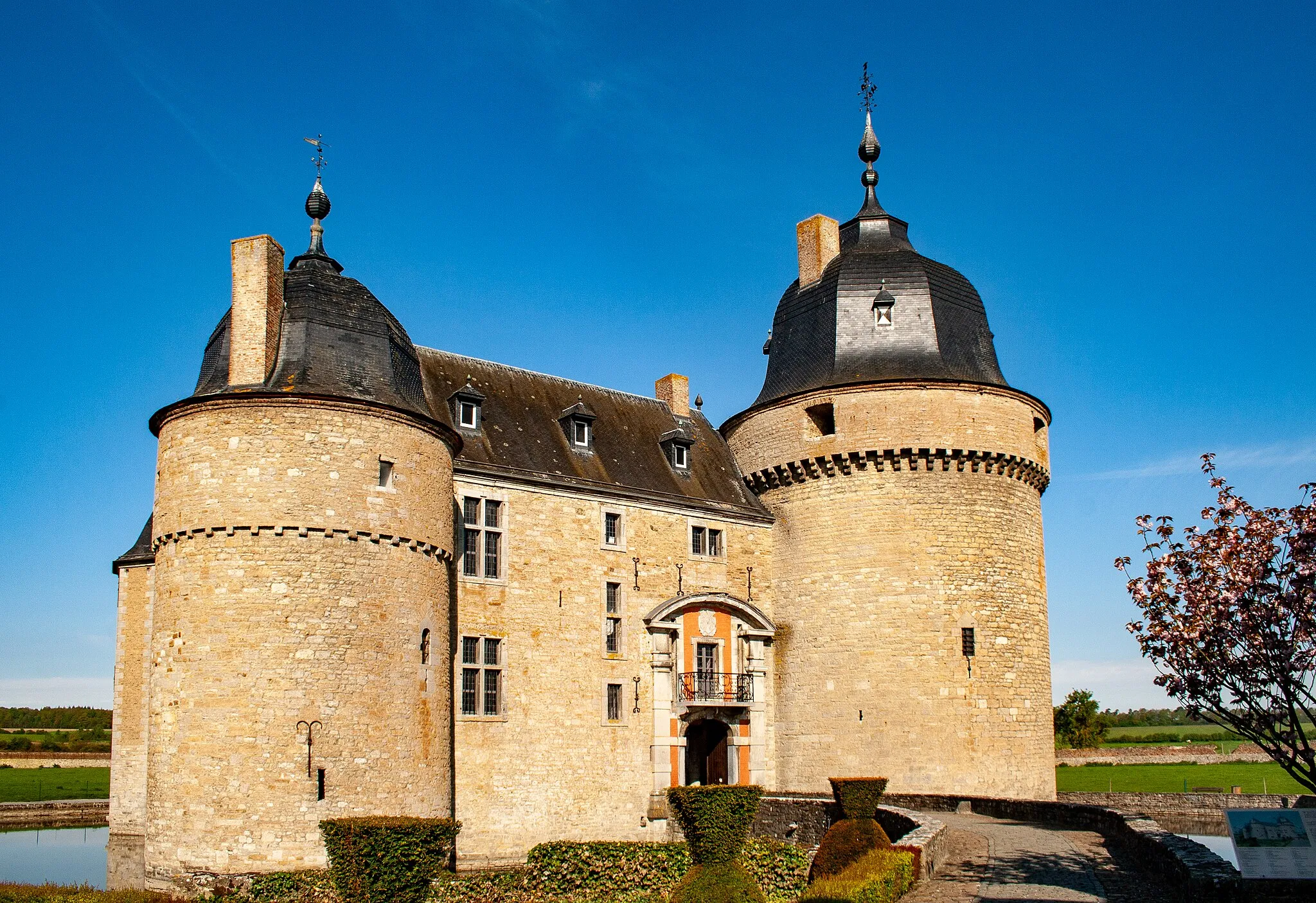 Photo showing: A belgiumi Lavaux-Sainte-Anne várkastély külső részlete