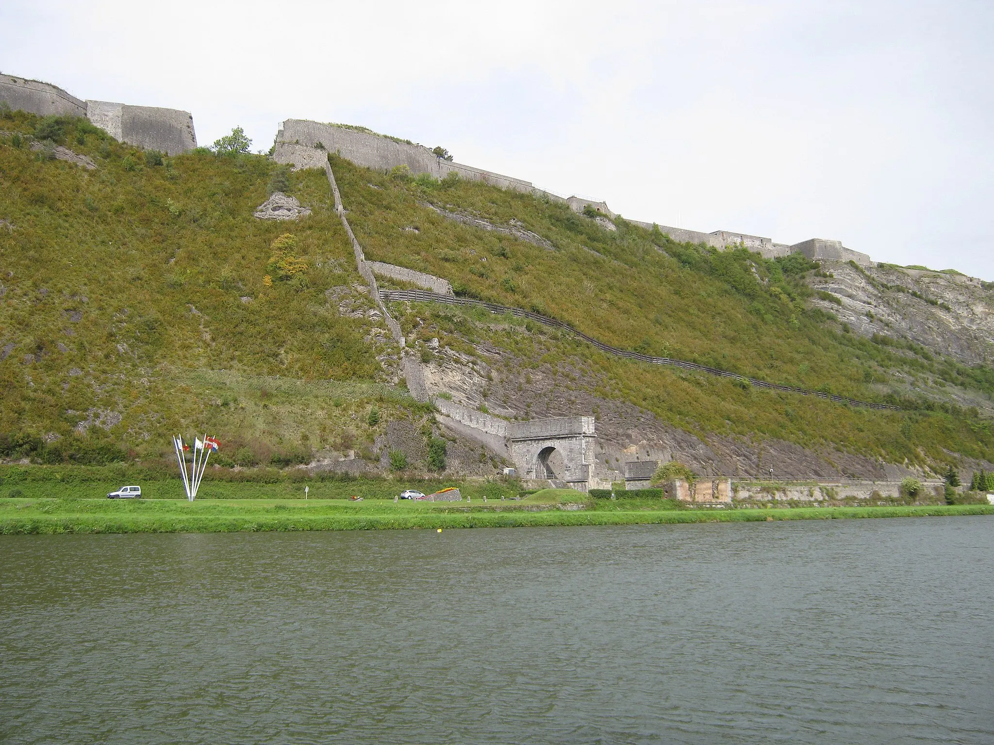 Photo showing: le fort de Charlemont et la porte de france vus de la voie verte à Givet