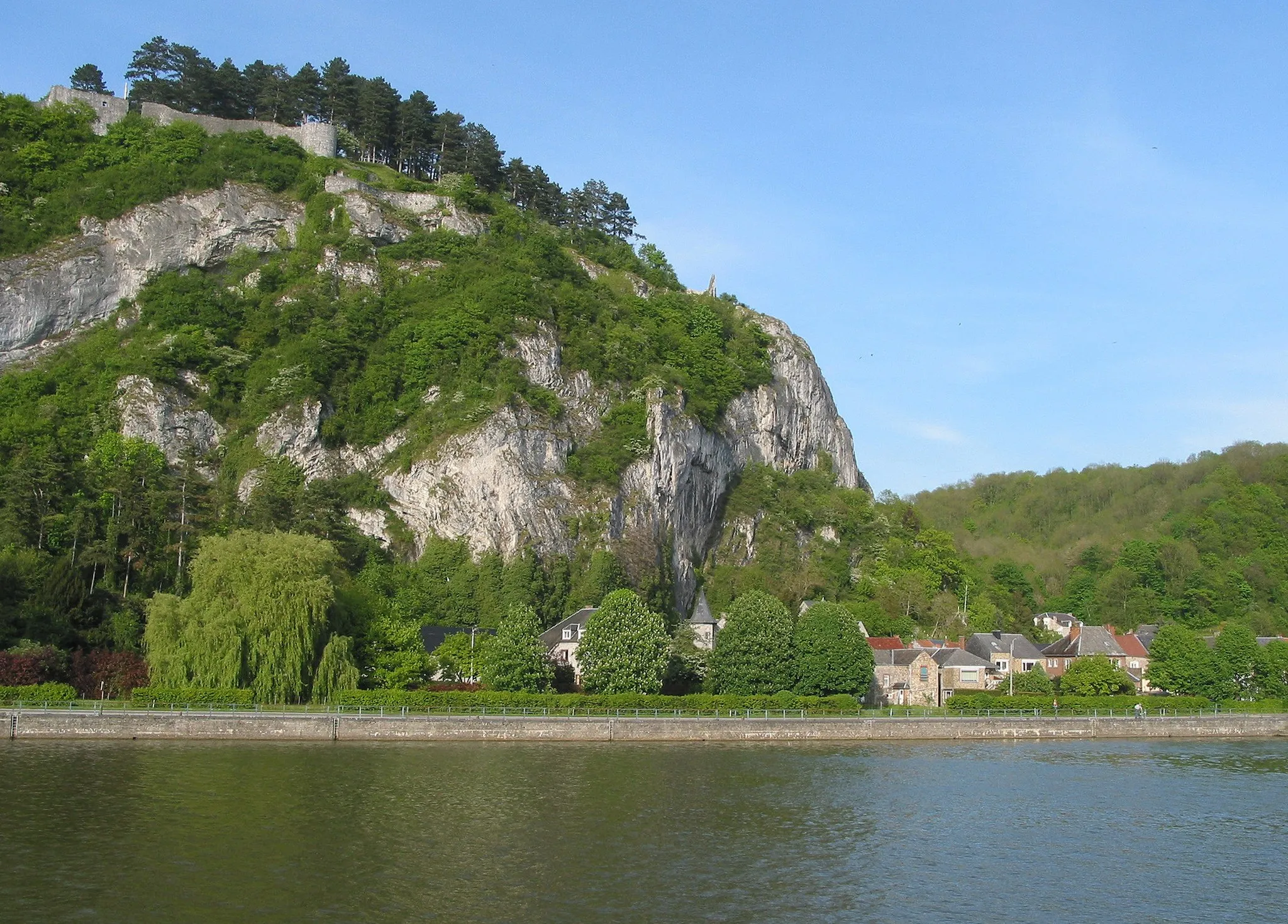 Photo showing: The Meuse, the village of Houx and the Poilvache Castle in Belgium