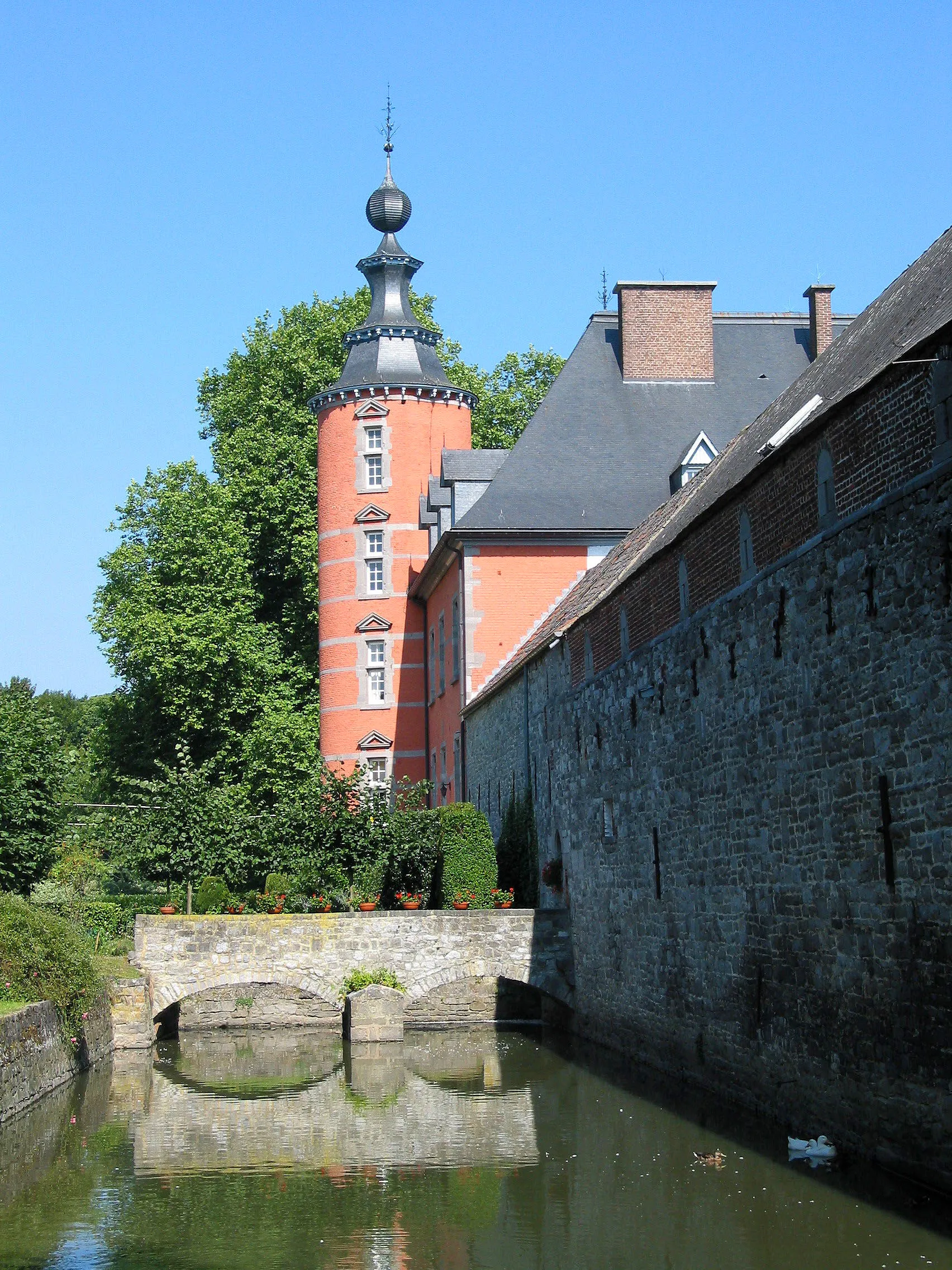 Photo showing: Loyers (Belgium), the castle (XVI/XVIIth centuries).