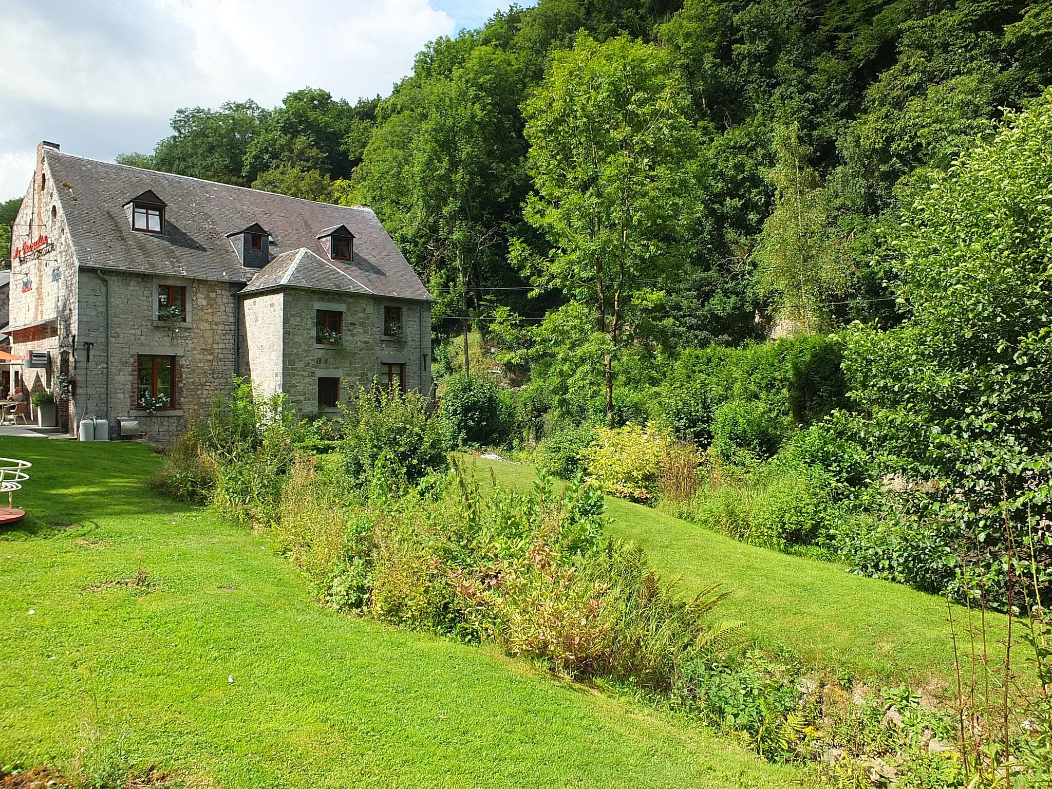 Photo showing: The valley of the river Samson in Goyet (Gesves), Wallonia, Belgium.