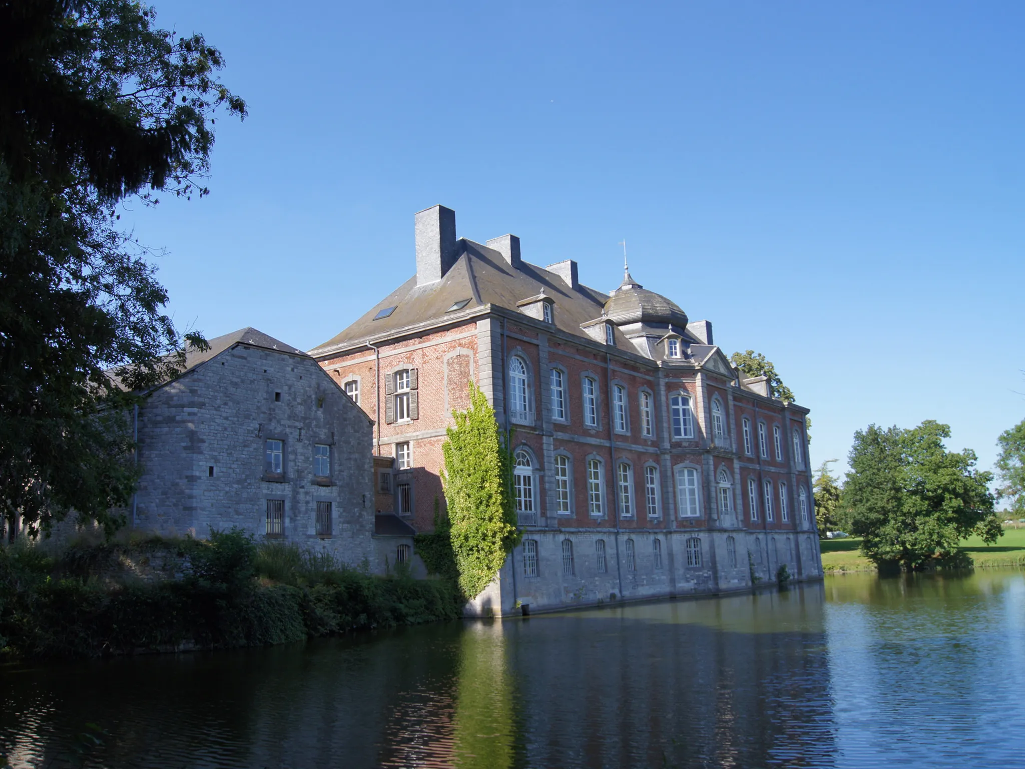 Photo showing: Vierset castle