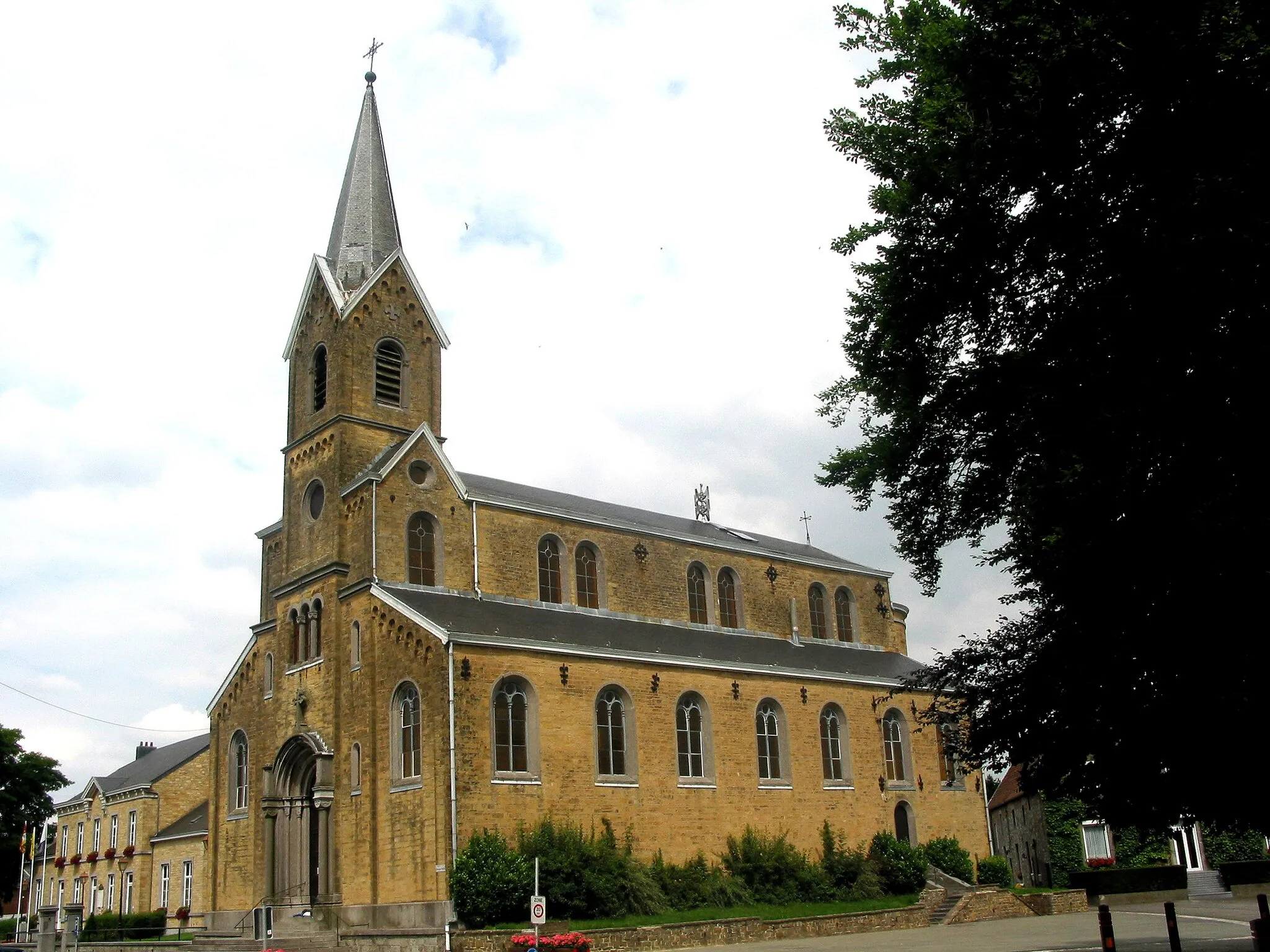 Photo showing: Vierset-Barse (Belgium), the St. Martin church (1858).