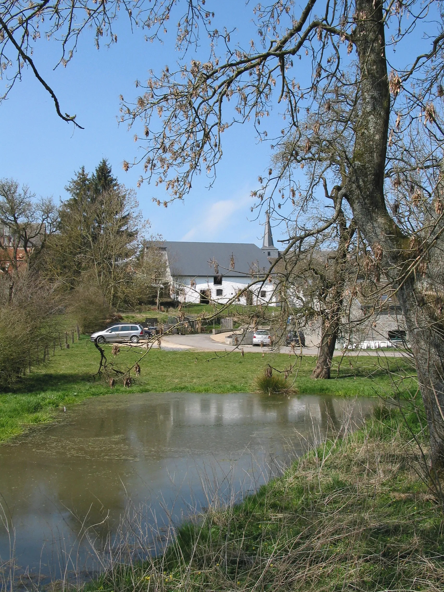 Photo showing: Bertogne (Belgium),  the neighbourhood of the St. Lambert church.