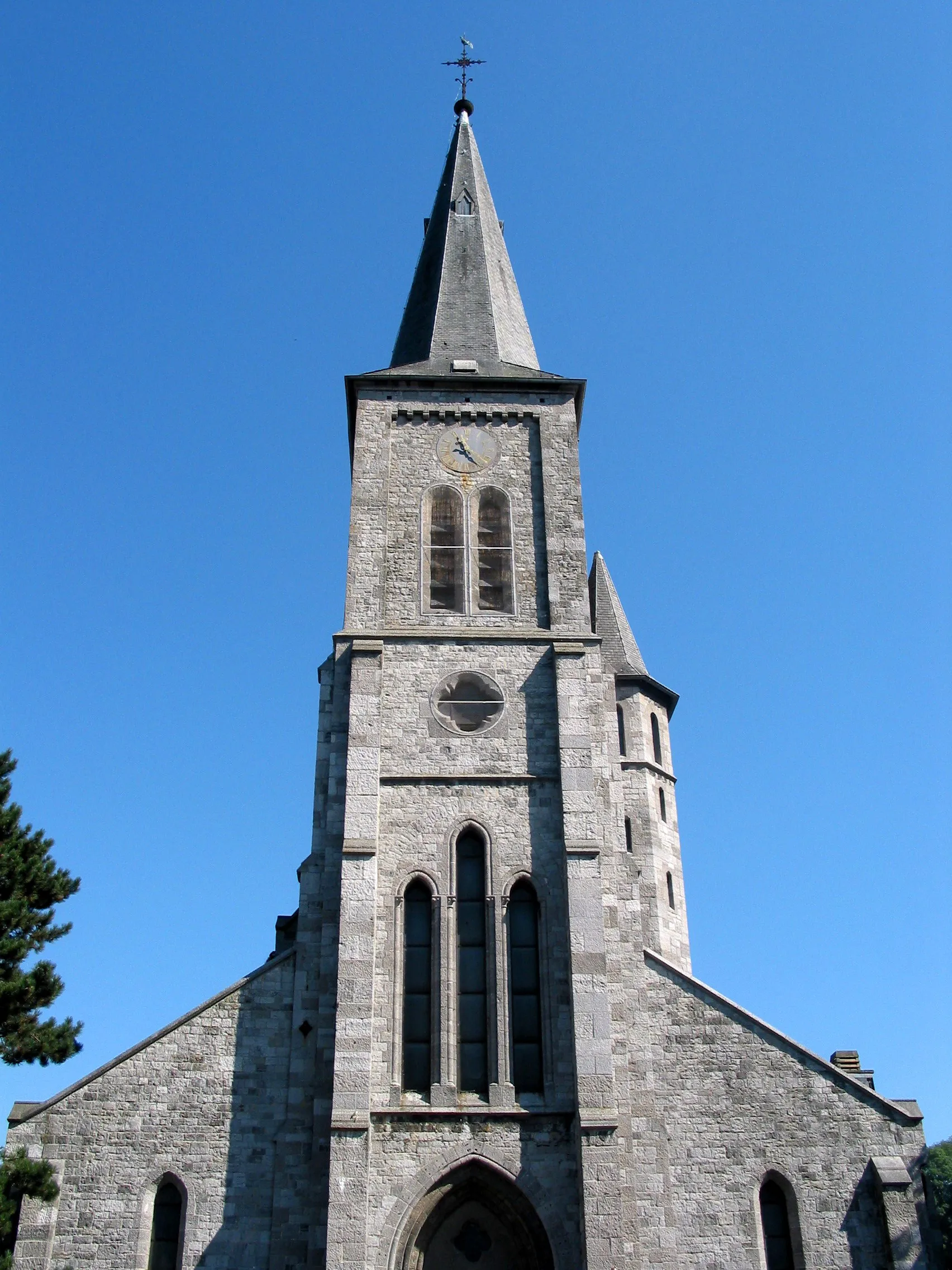 Photo showing: Profondeville (Belgium), the Saint Remigius' churc (1897).