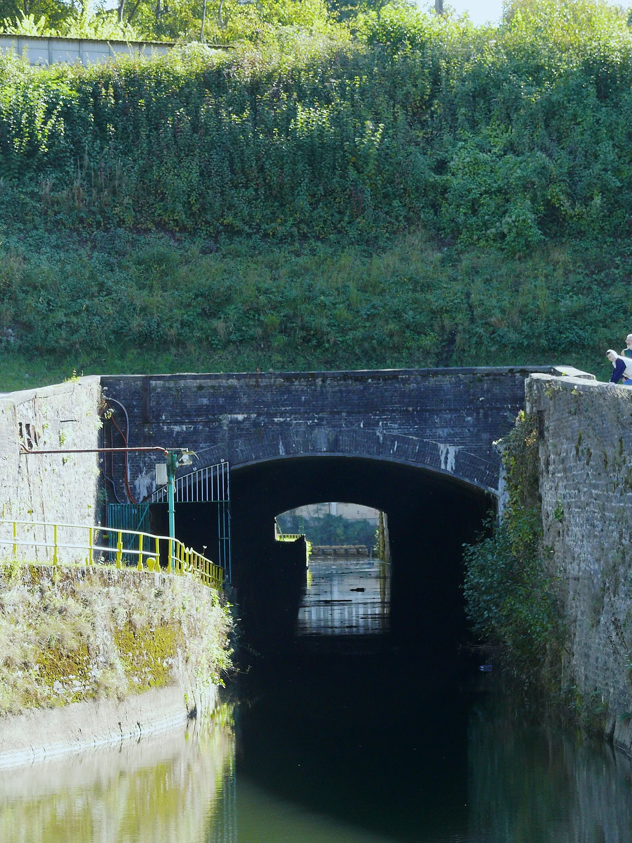 Photo showing: Revin - Canal de l'Est branche Nord - Souterrain