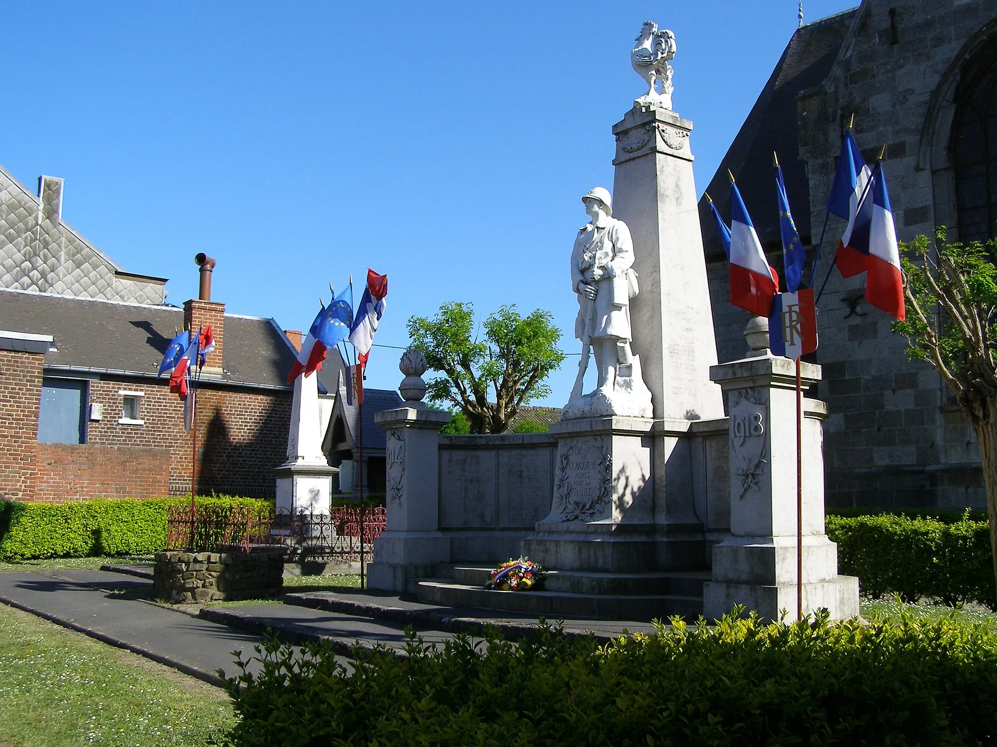 Photo showing: Monument aux morts.