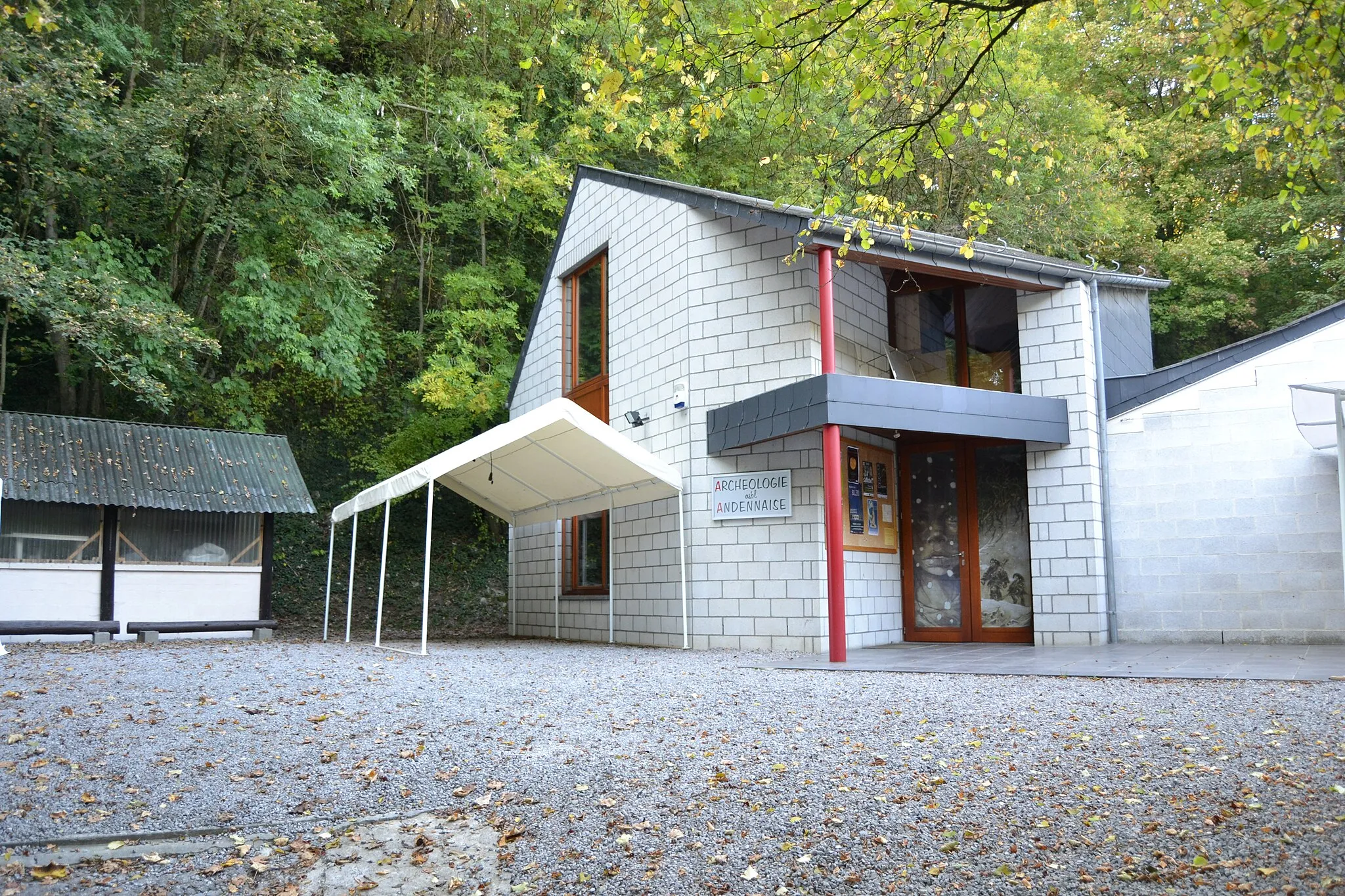 Photo showing: Scladina Center, where were found neandertalian remains in Sclayn, Andenne, Province of Namur, Belgium