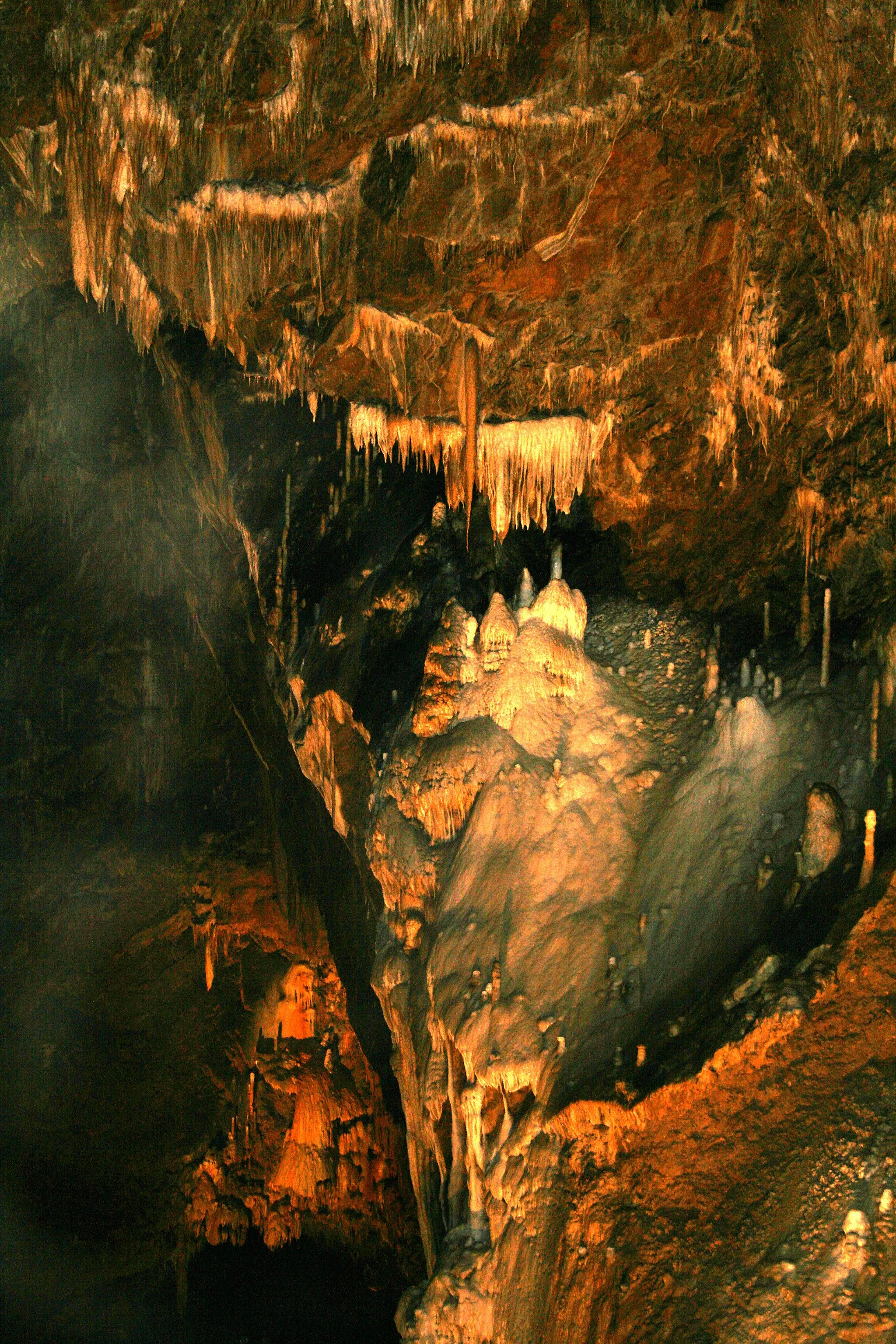 Photo showing: Rochefort, Belgium - The cave of Lorette.