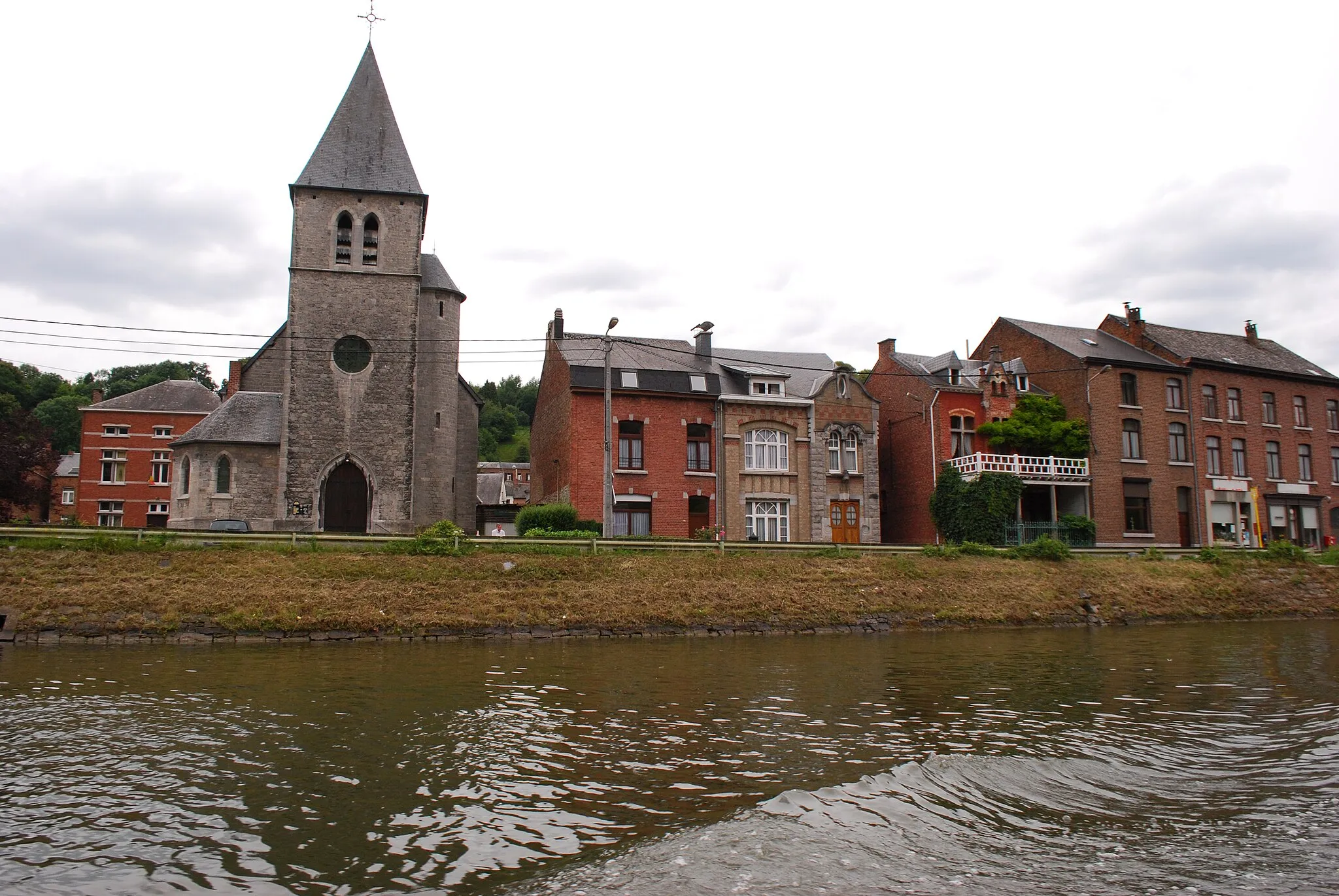 Photo showing: L'avenue des Combattants, sur la rive gauche de la Meuse à Dinant.