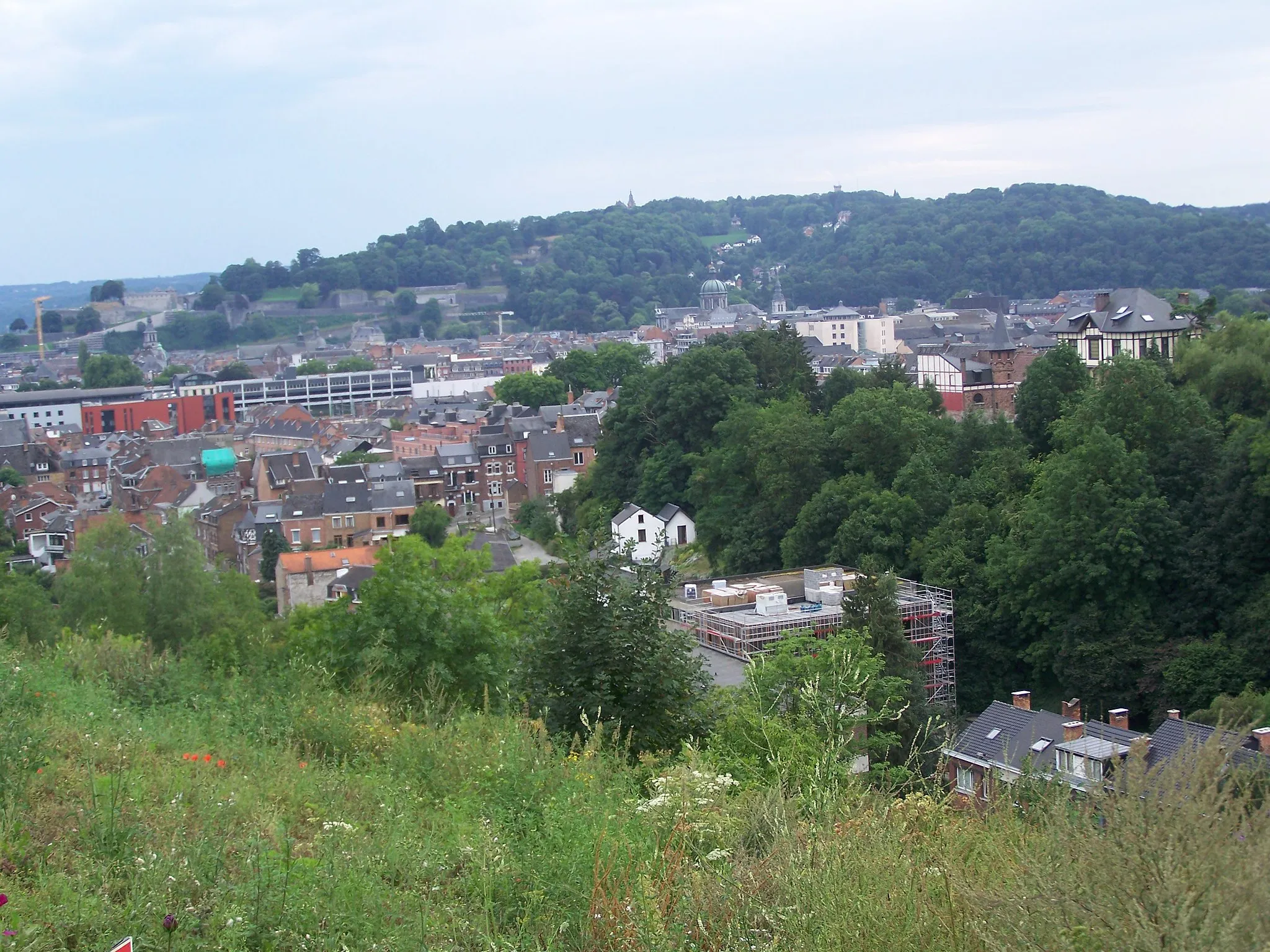 Photo showing: Vue de Bomel depuis Bouge avec la Citadelle de Namur en arrière plan