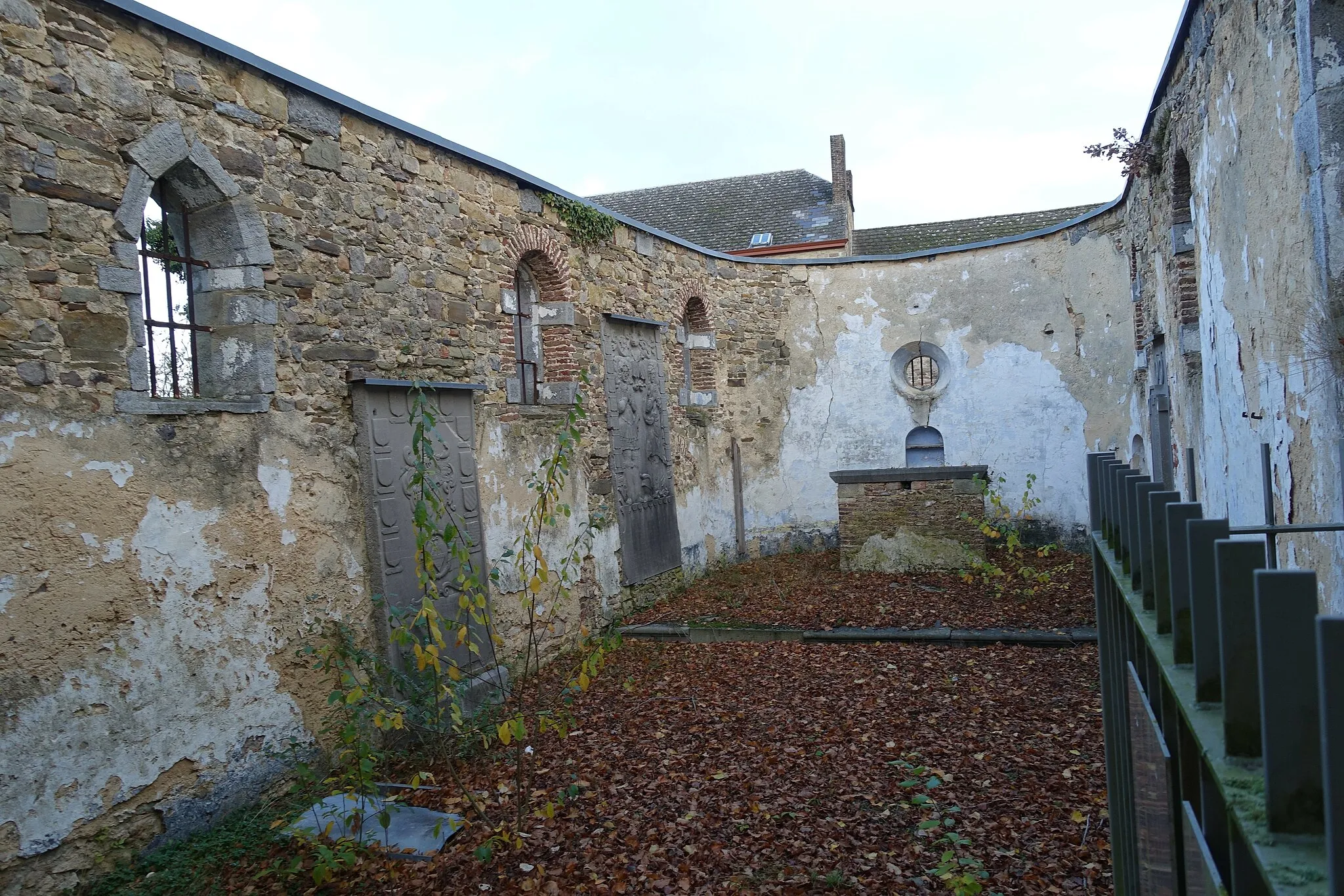 Photo showing: Kapel Sinte-Apolline uit 17de eeuw bij Kasteel-boerderij Wartet (Marche-le-Dames) Namen. Beschermd Monument 92094-CLT-0144-01