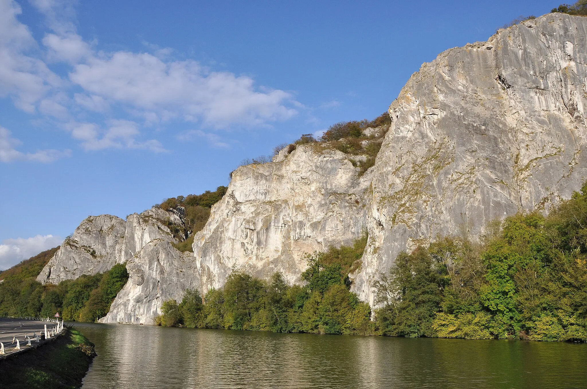 Photo showing: Dinant (Belgium): the Meuse and the Freÿr Rocks
