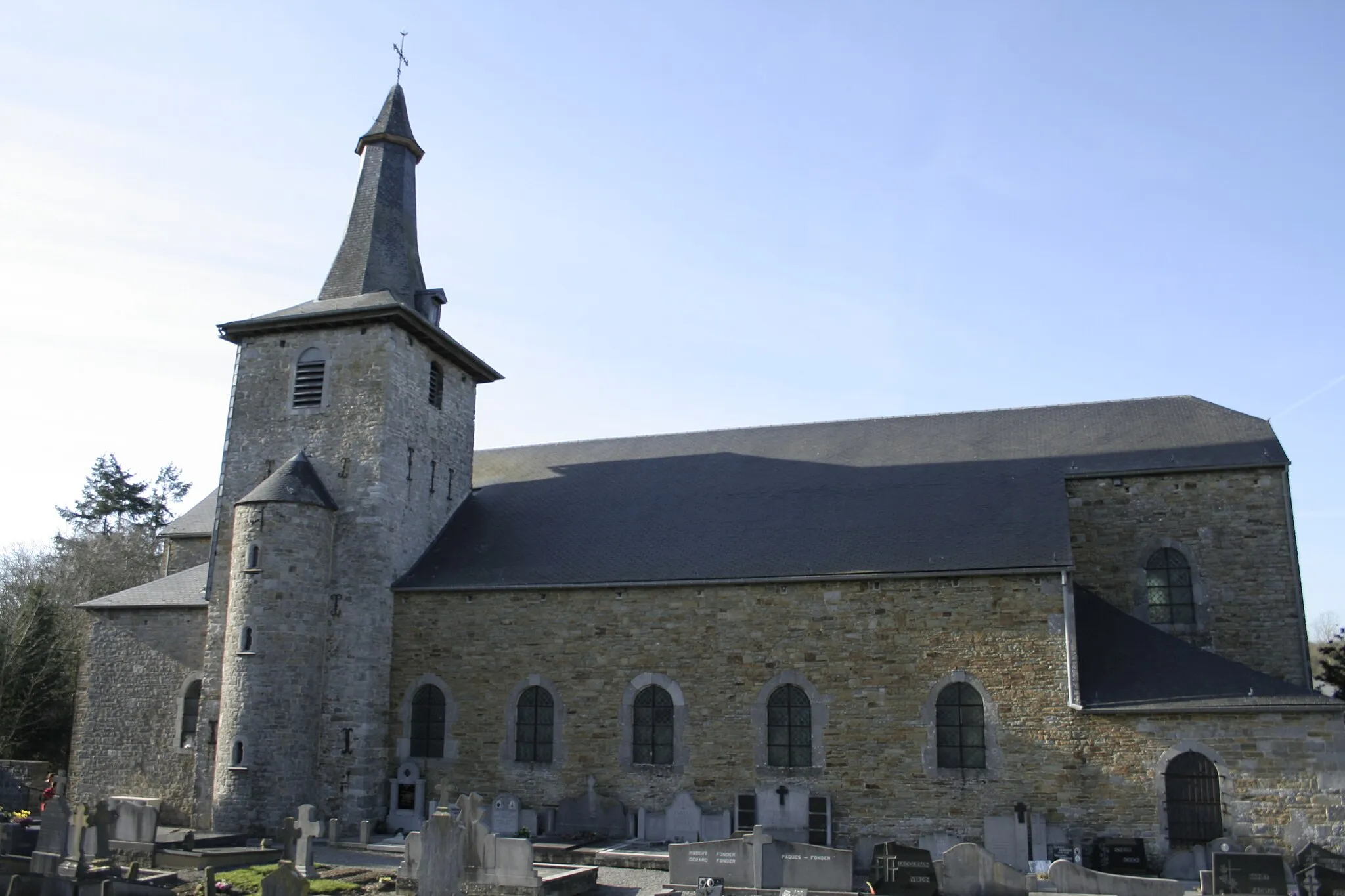 Photo showing: Flostoy (Belgium), the St. Remy church.