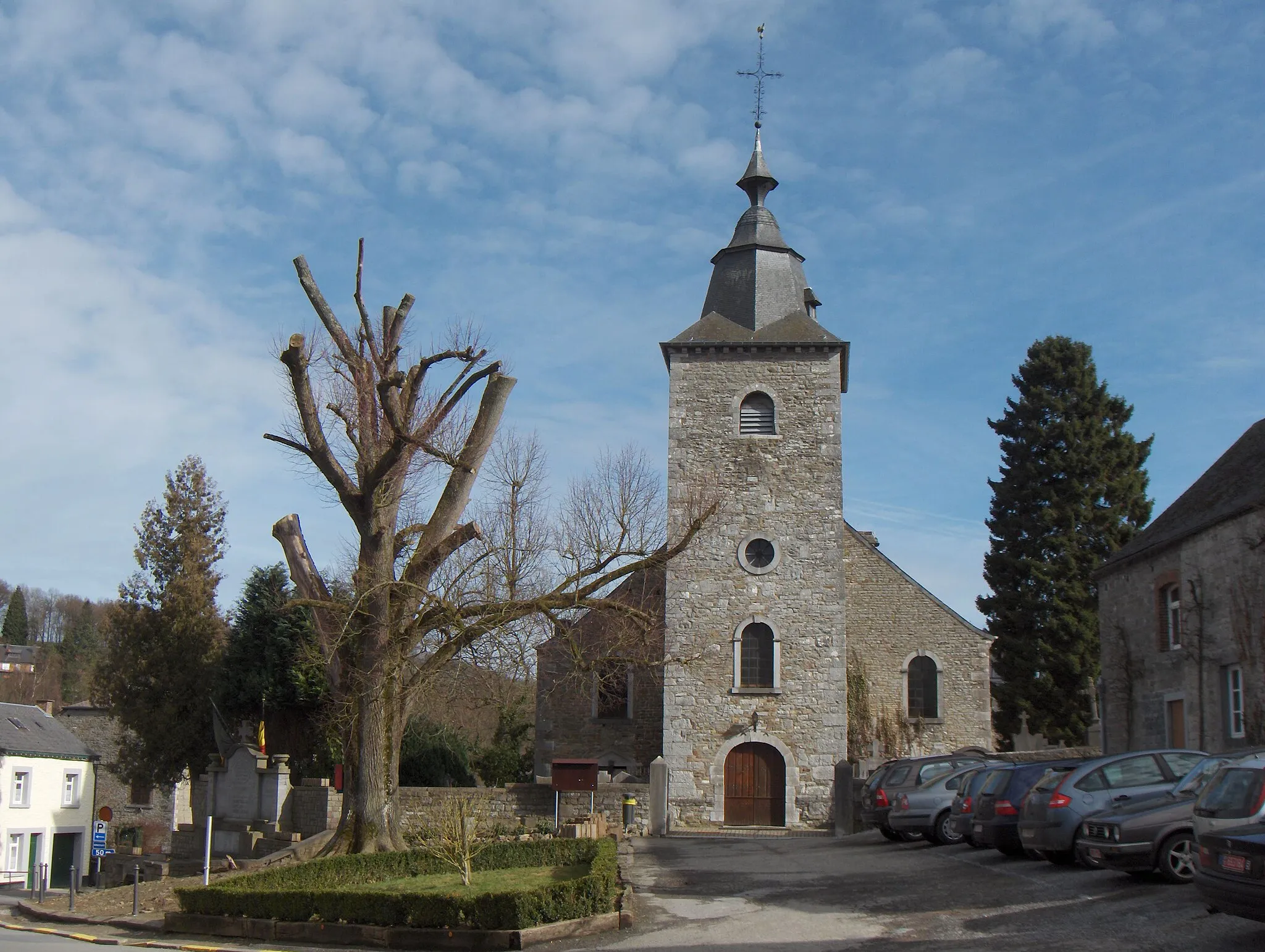 Photo showing: Crupet, Ortsteil der Gemeinde Assesse (Belgien, Prov. Namur): Martinikirche am Dorfplatz.