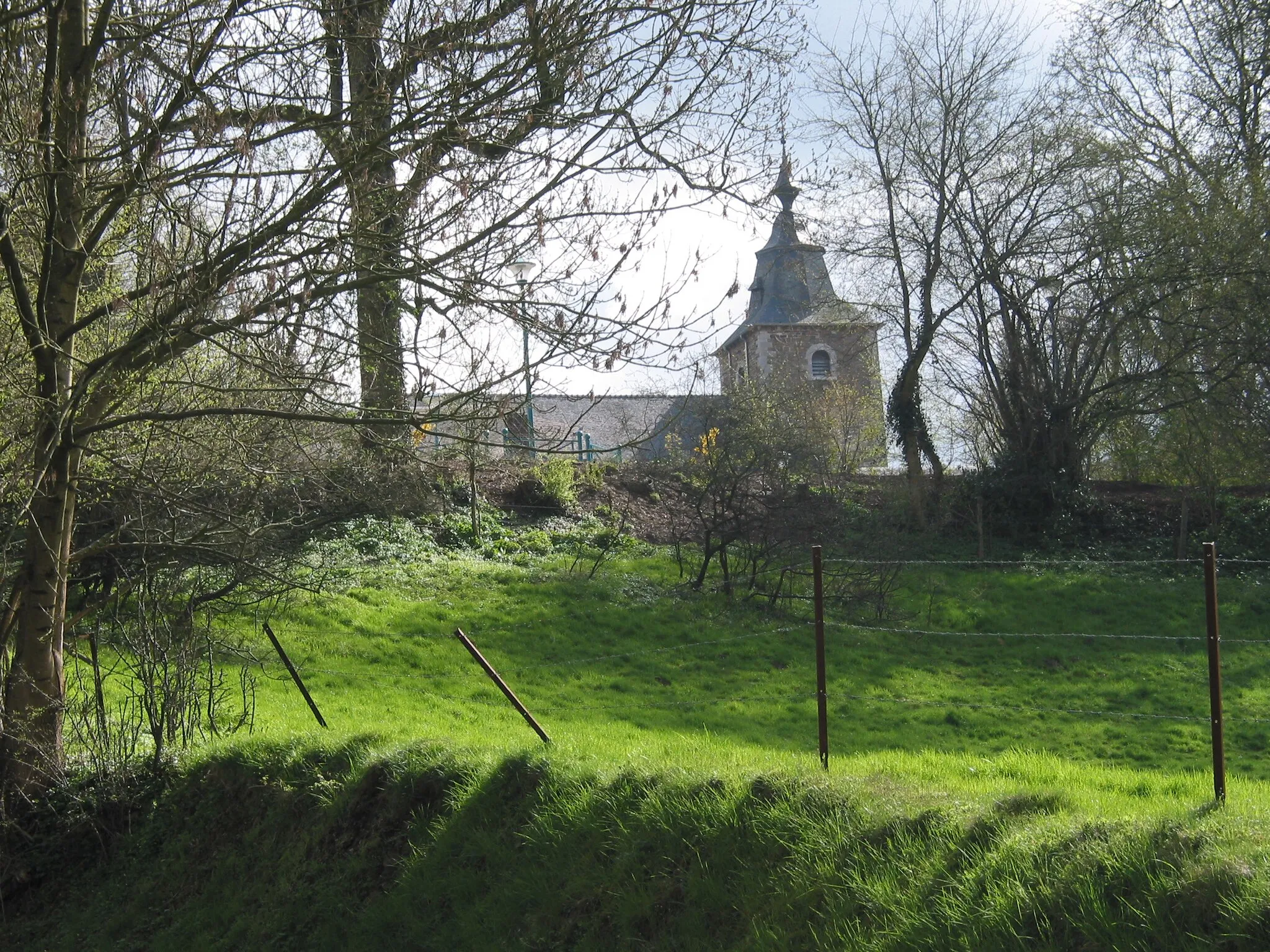 Photo showing: Crupet (Belgium), the St. Martin church (1884).