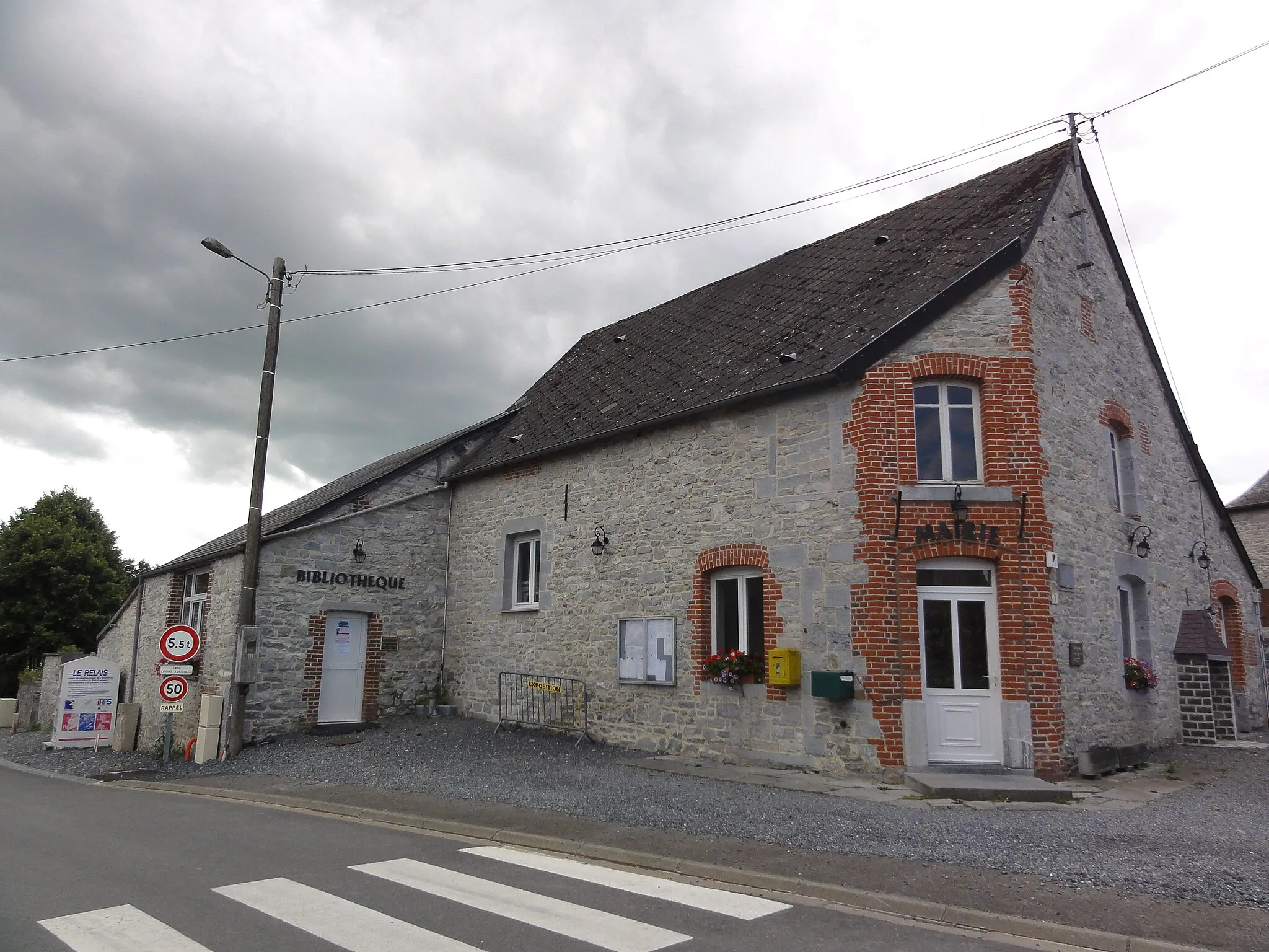 Photo showing: Wallers-en-Fagne (Nord, Fr) mairie et bibliothèque