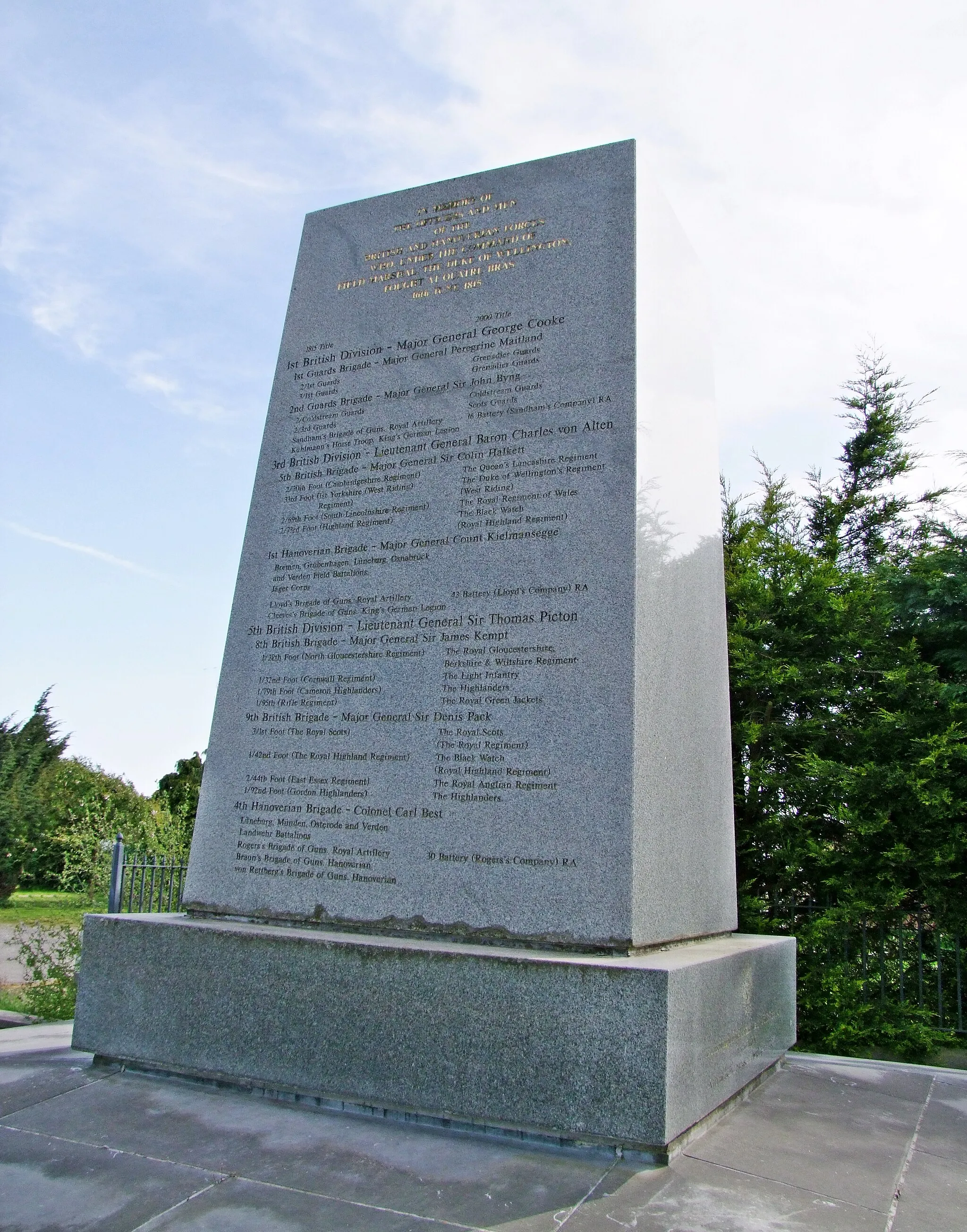 Photo showing: Monument to the British and Hanoverian (King's German Legion) troops who fought at Quatre-Bras on June 16th, 1815 – two days before the Victory of Waterloo.
Built at the initiative of and inaugurated by the 8th Duke of Wellington on June 7th, 2002.